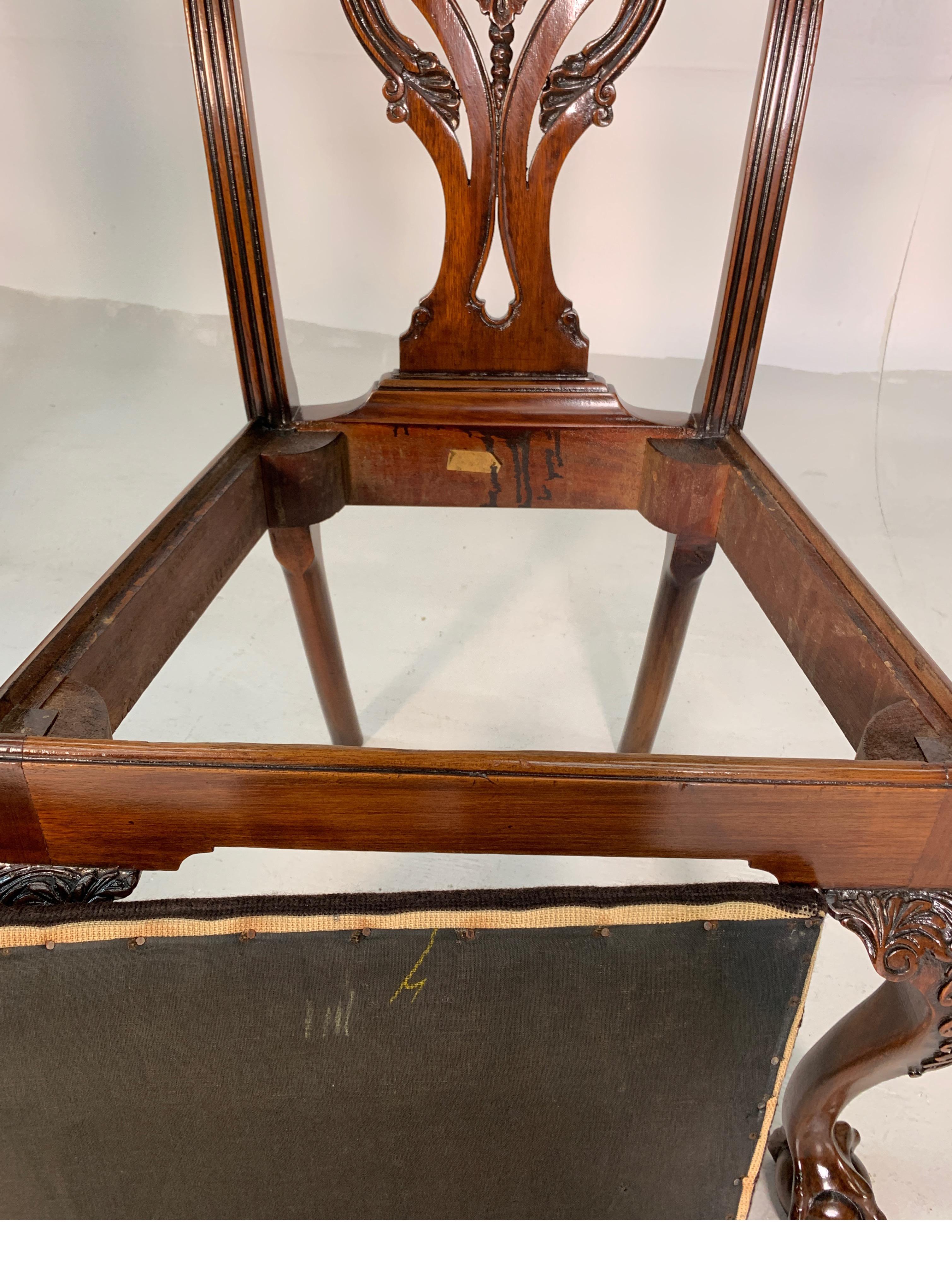 Satz von zehn wunderschön handgeschnitzten Stühlen aus Mahagoni im Chippendale-Stil, um 1870 im Angebot 8