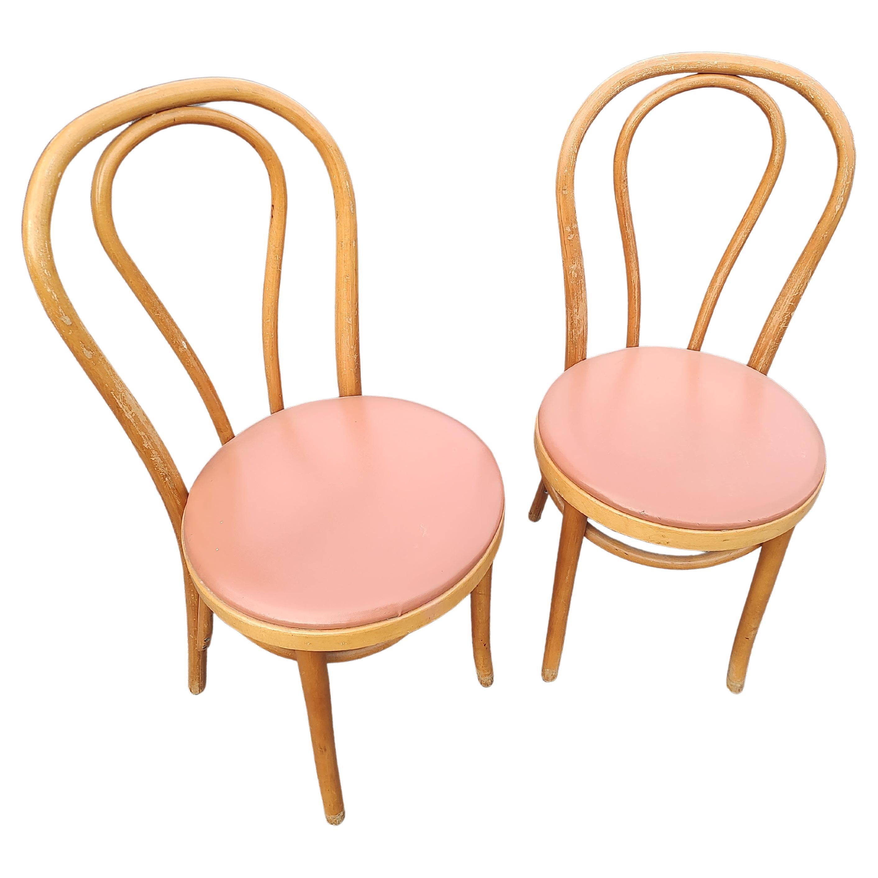 Fin du 20e siècle Ensemble de dix chaises de salle à manger en hêtre Beeche fabriquées en Roumanie dans les années 1970 en vente
