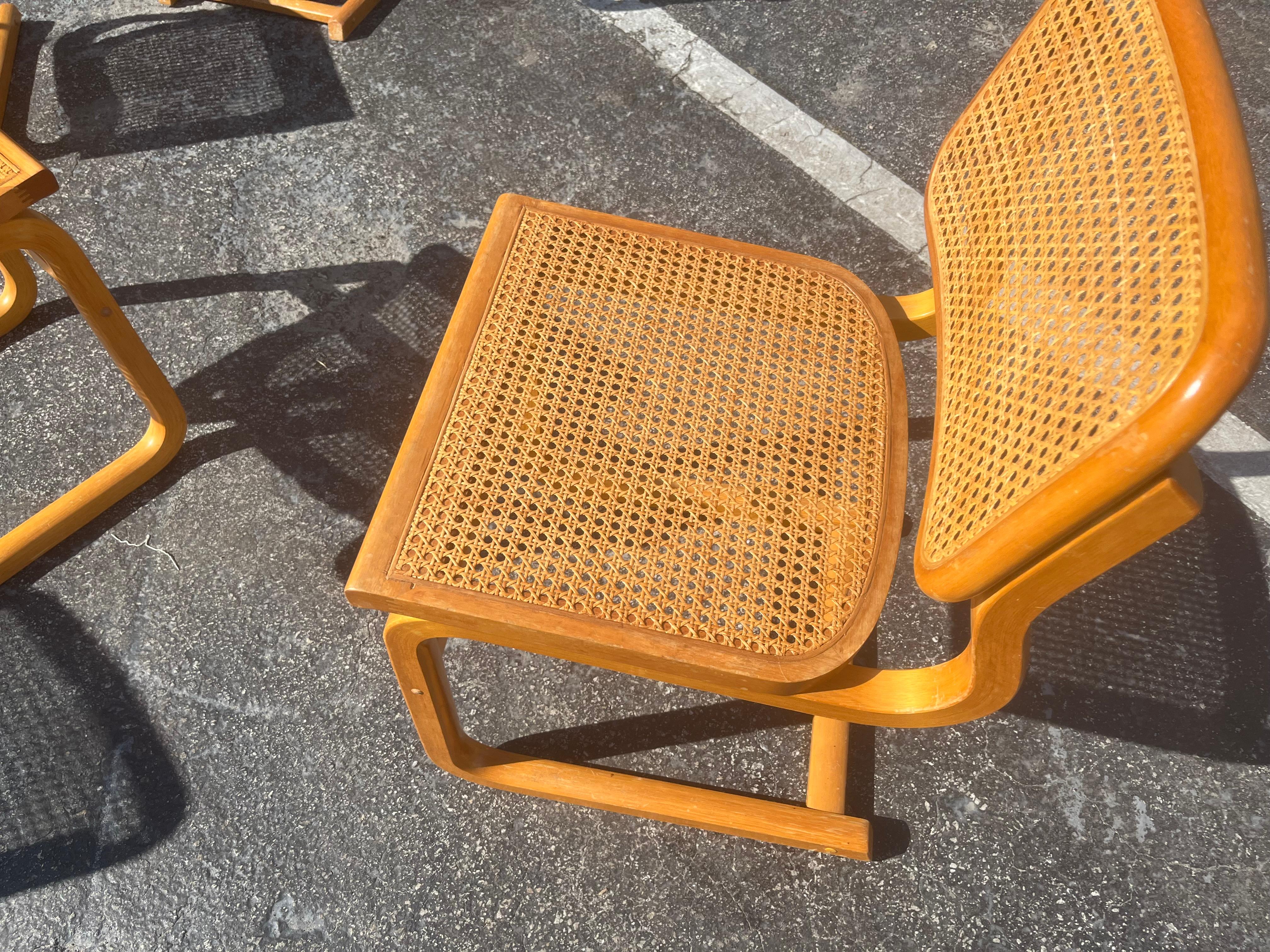 Canne Ensemble de dix chaises de salle à manger en bois courbé dans le style de Marcel Breuer, 1970, Cane en vente