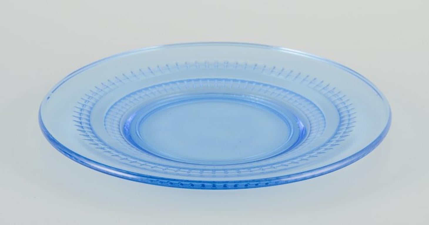 Juego de diez platos de cristal azul. Elegante diseño escandinavo. Aproximadamente 1970 Escandinavo en venta