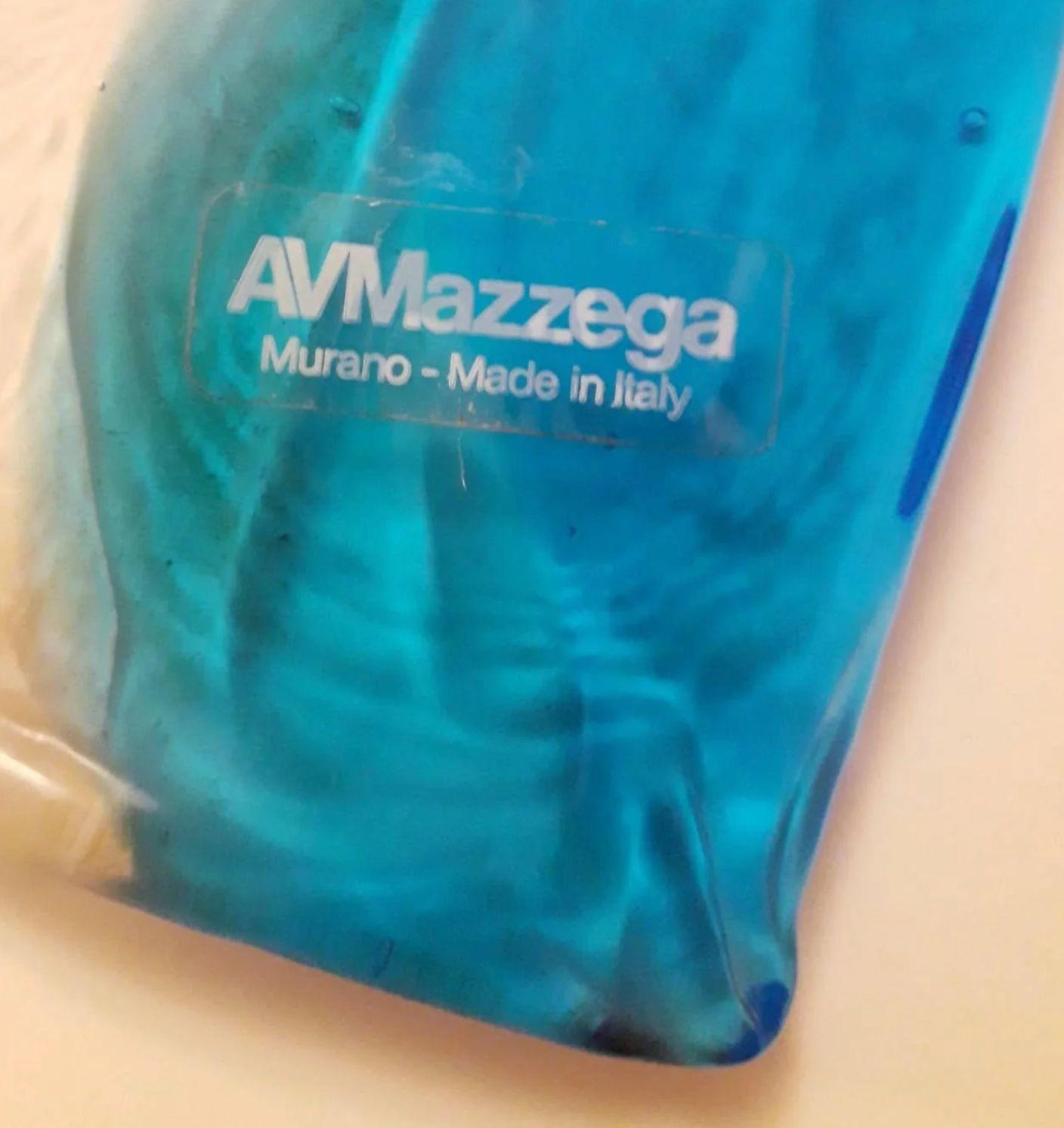 Un rare ensemble de dix appliques murales italiennes vintage conçues par Carlo Nason pour Murano, avec des pièces en verre de Murano bleu et clair qui s'emboîtent les unes dans les autres à la manière d'un puzzle. Les éléments en verre sont montés