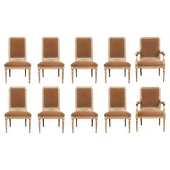 Satz von zehn geschnitzten und individuell gepolsterten Esszimmerstühlen im französischen Stil