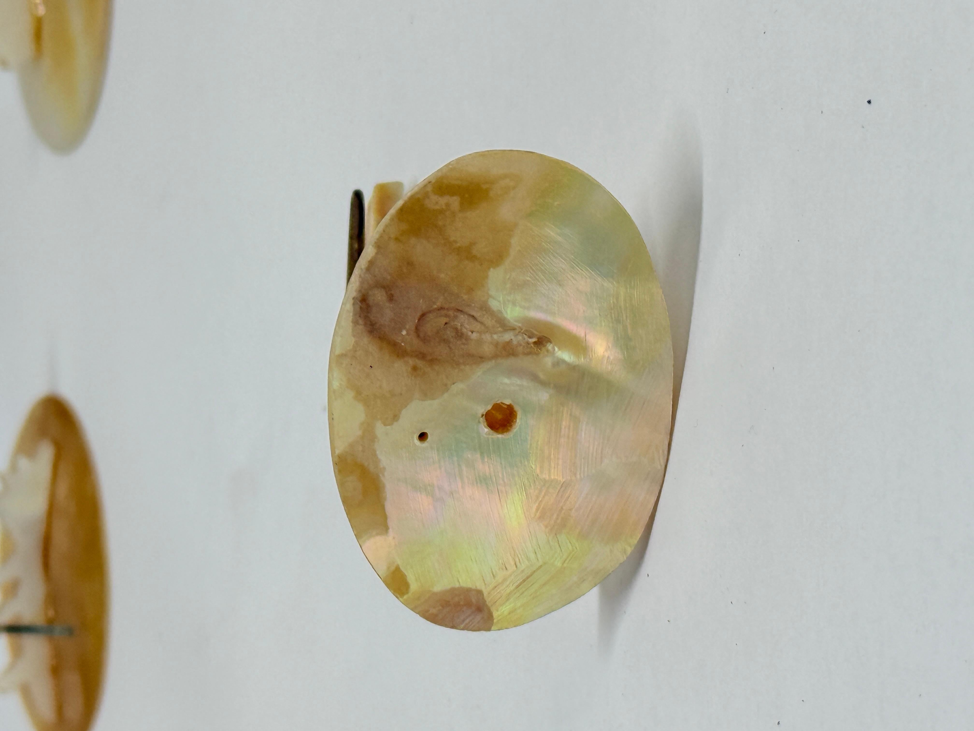 Set of Ten Carved Mother-of-Pearl Tropical Figural Place Card Holders im Zustand „Gut“ im Angebot in Atlanta, GA