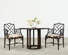 Satz von zehn chinesischen Chippendale-Esszimmerstühlen mit lackiertem Bambusimitat