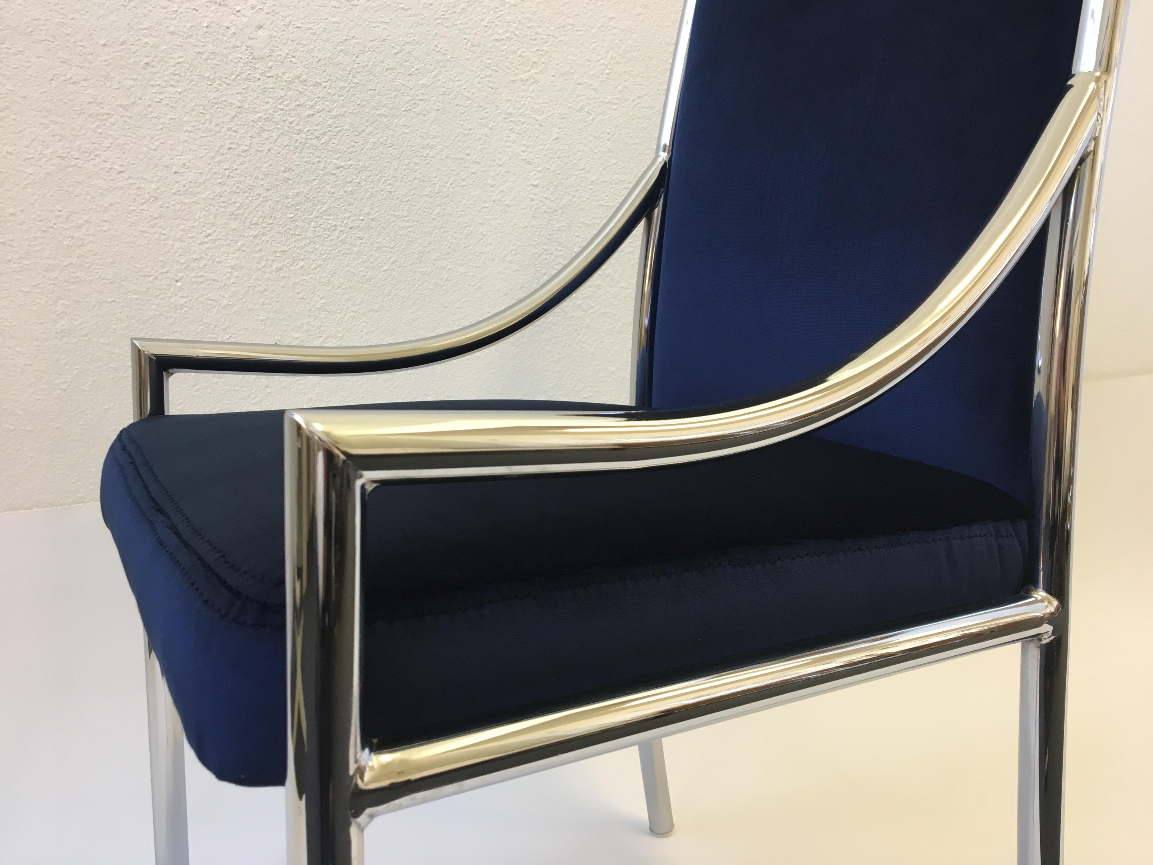 Velours Ensemble de dix chaises de salle à manger en chrome et velours bleu royal attribuées à Pierre Cardin en vente