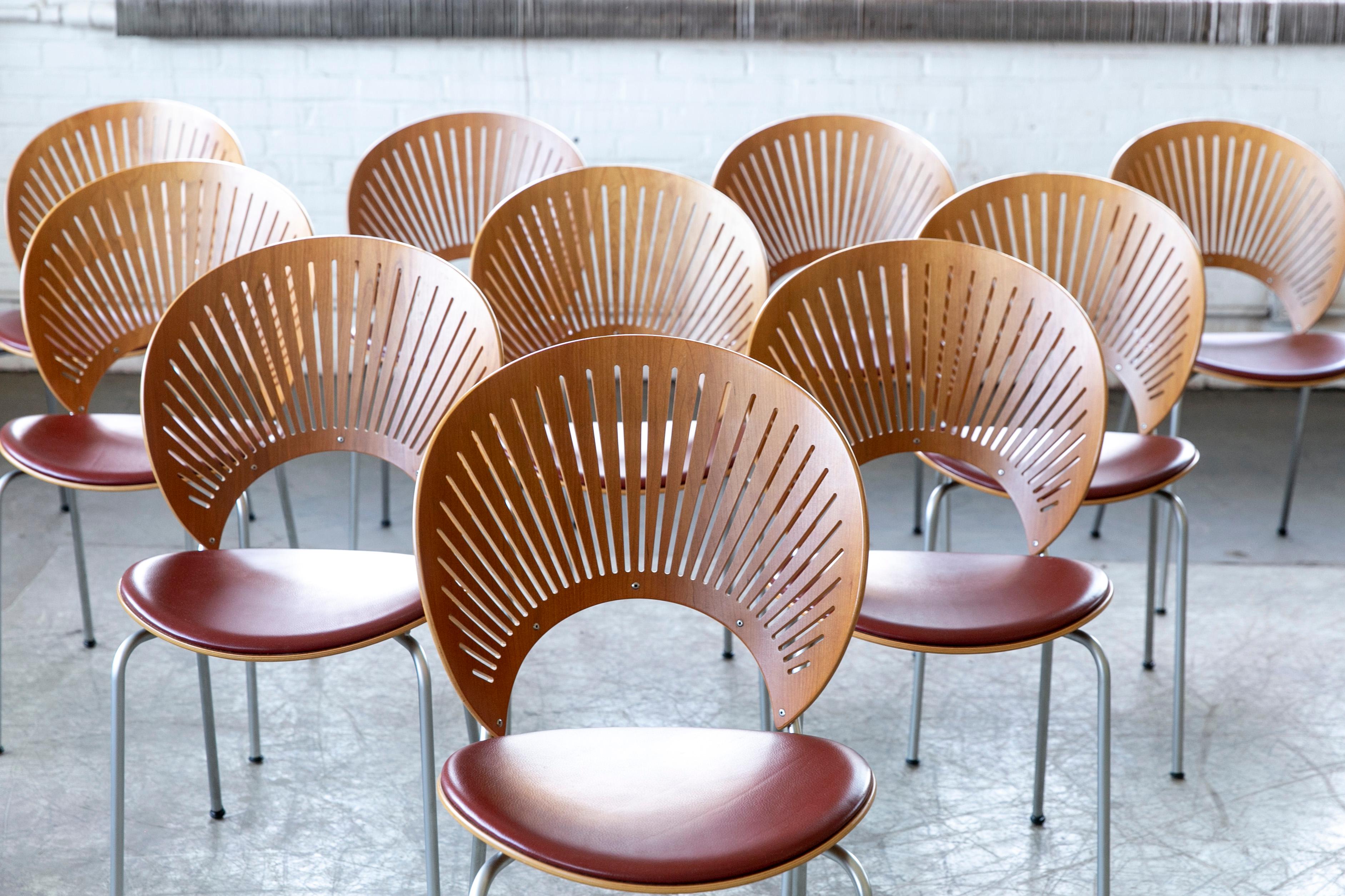 Mid-Century Modern Ensemble de dix chaises de salle à manger danoises modèle Trinidad par Nana Ditzel en vente