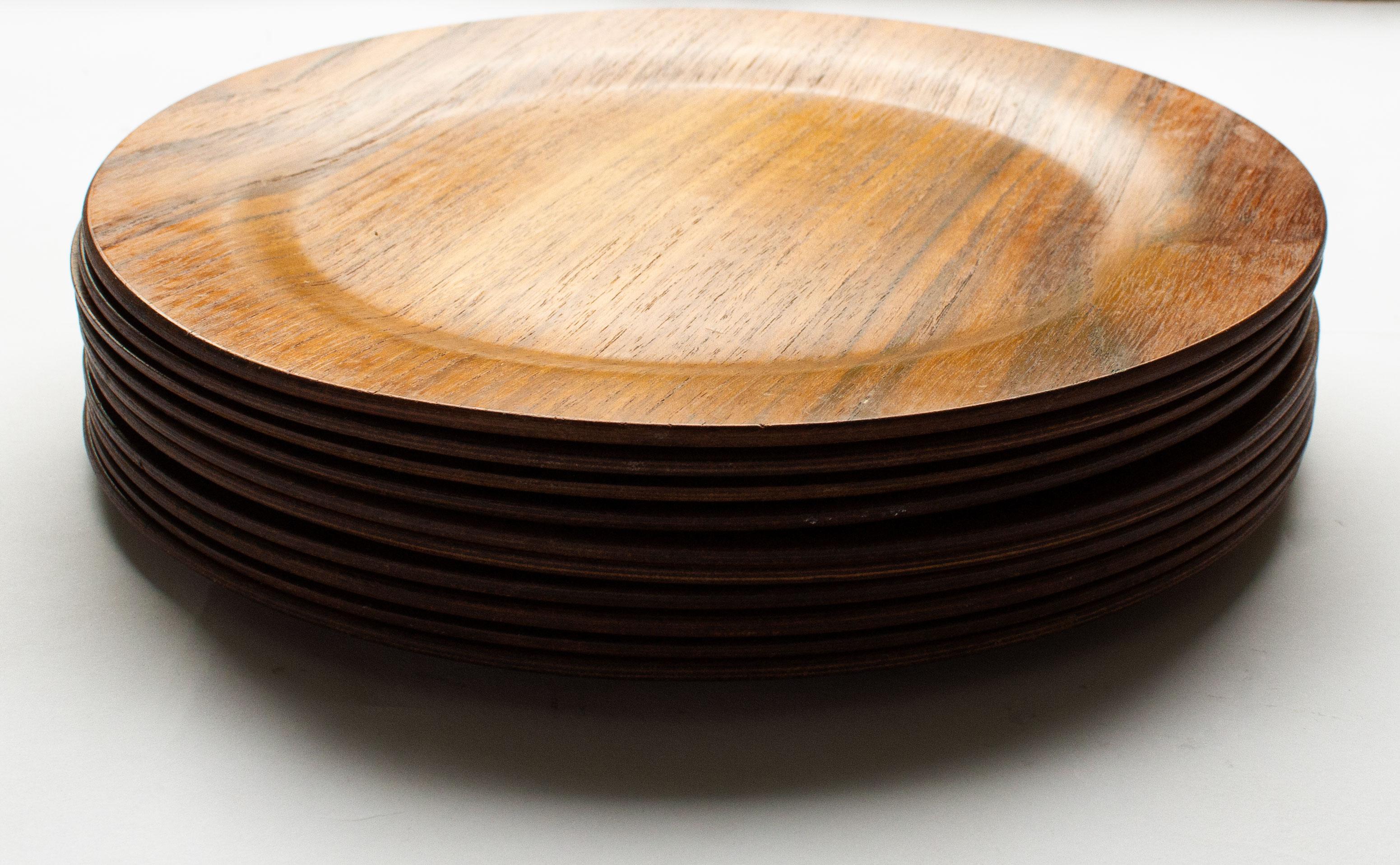 Fin du 20e siècle Lot de dix assiettes plates danoises en teck The Moderns en vente
