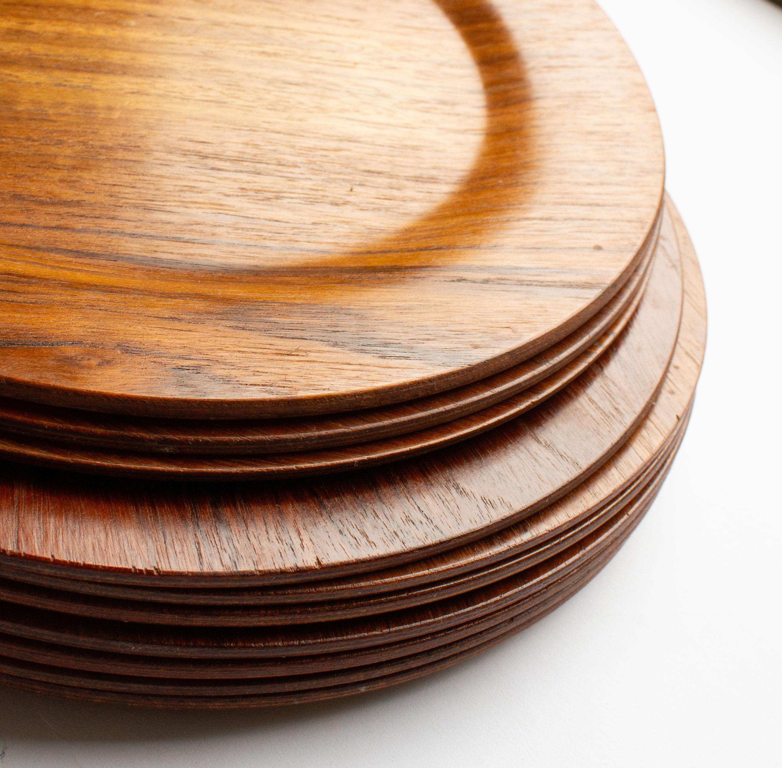 Teck Lot de dix assiettes plates danoises en teck The Moderns en vente