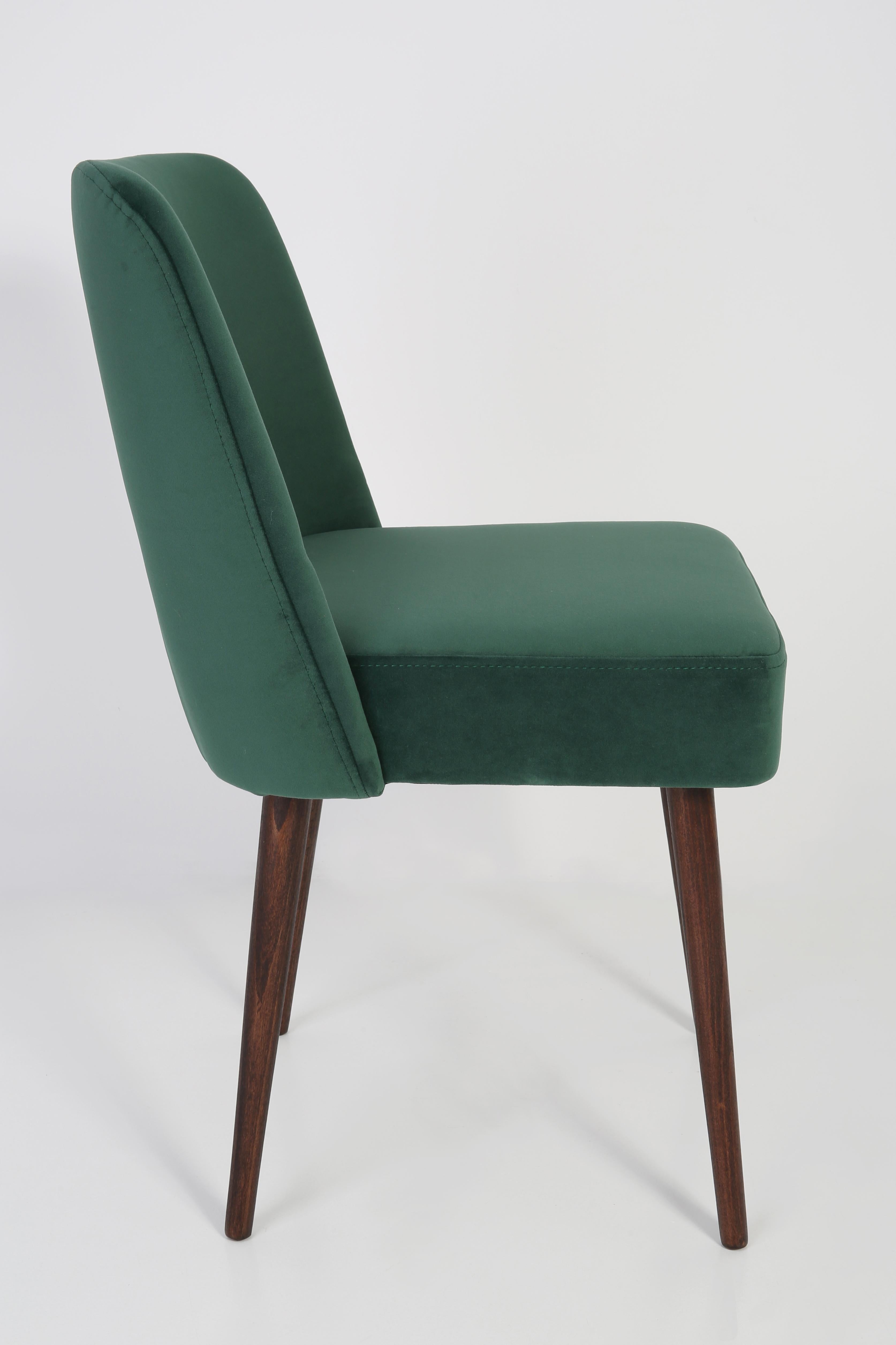 Mid-Century Modern Ensemble de dix chaises Shell en velours vert foncé, années 1960 en vente
