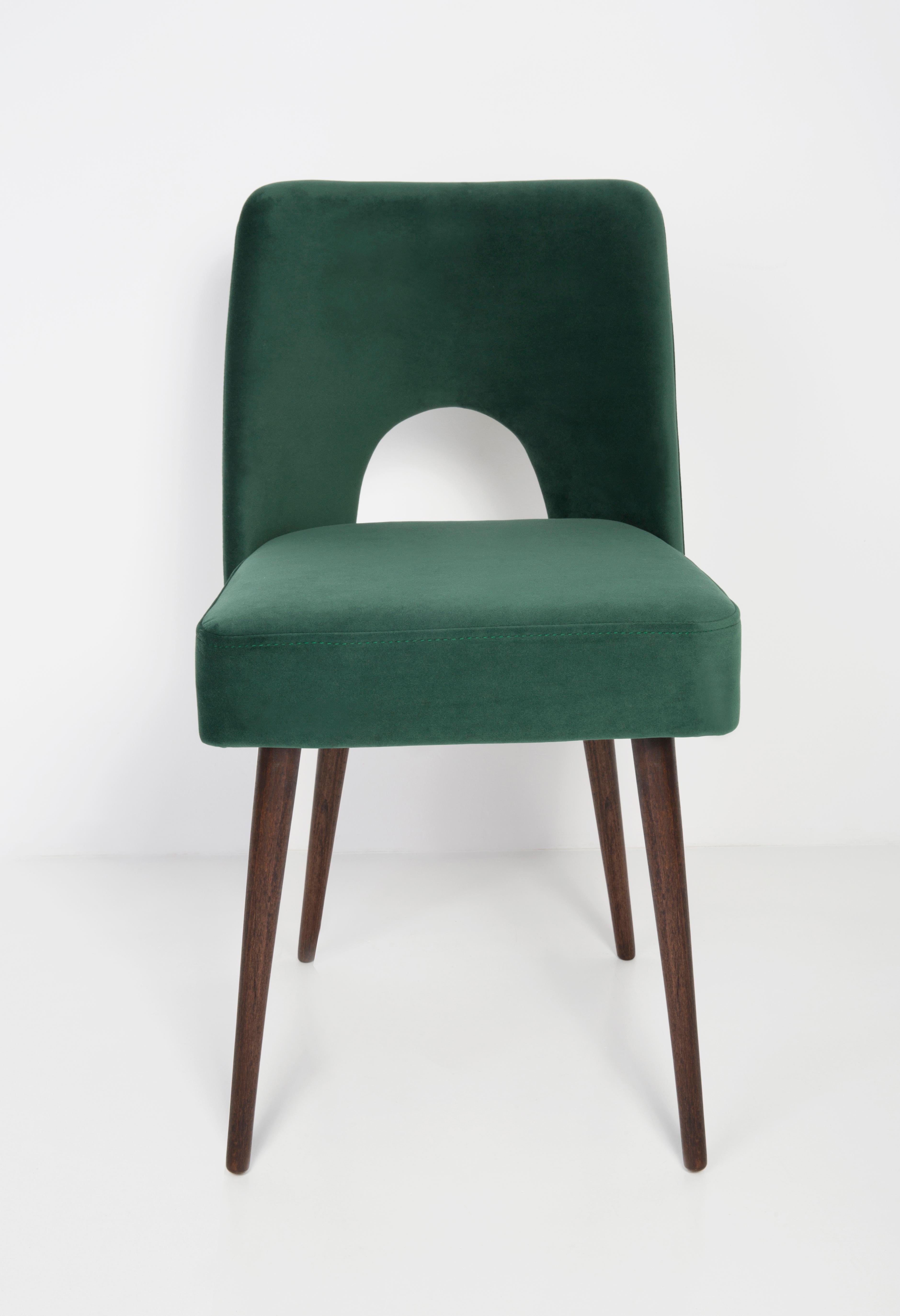 Fait main Ensemble de dix chaises Shell en velours vert foncé, années 1960 en vente