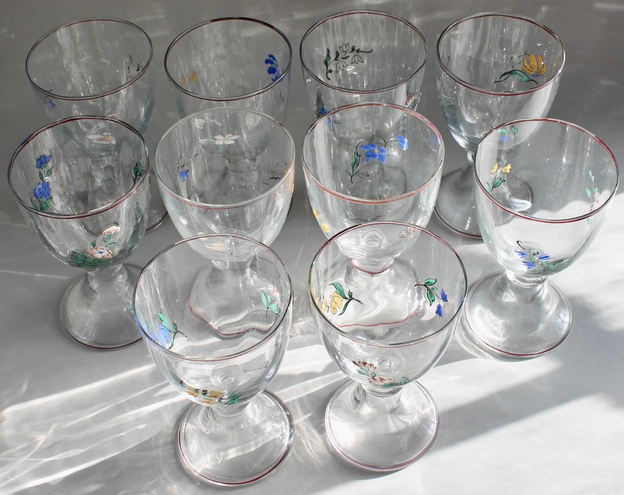 Art Déco Set di dieci bicchieri di cristallo dipinti a mano in stile Deco in vendita