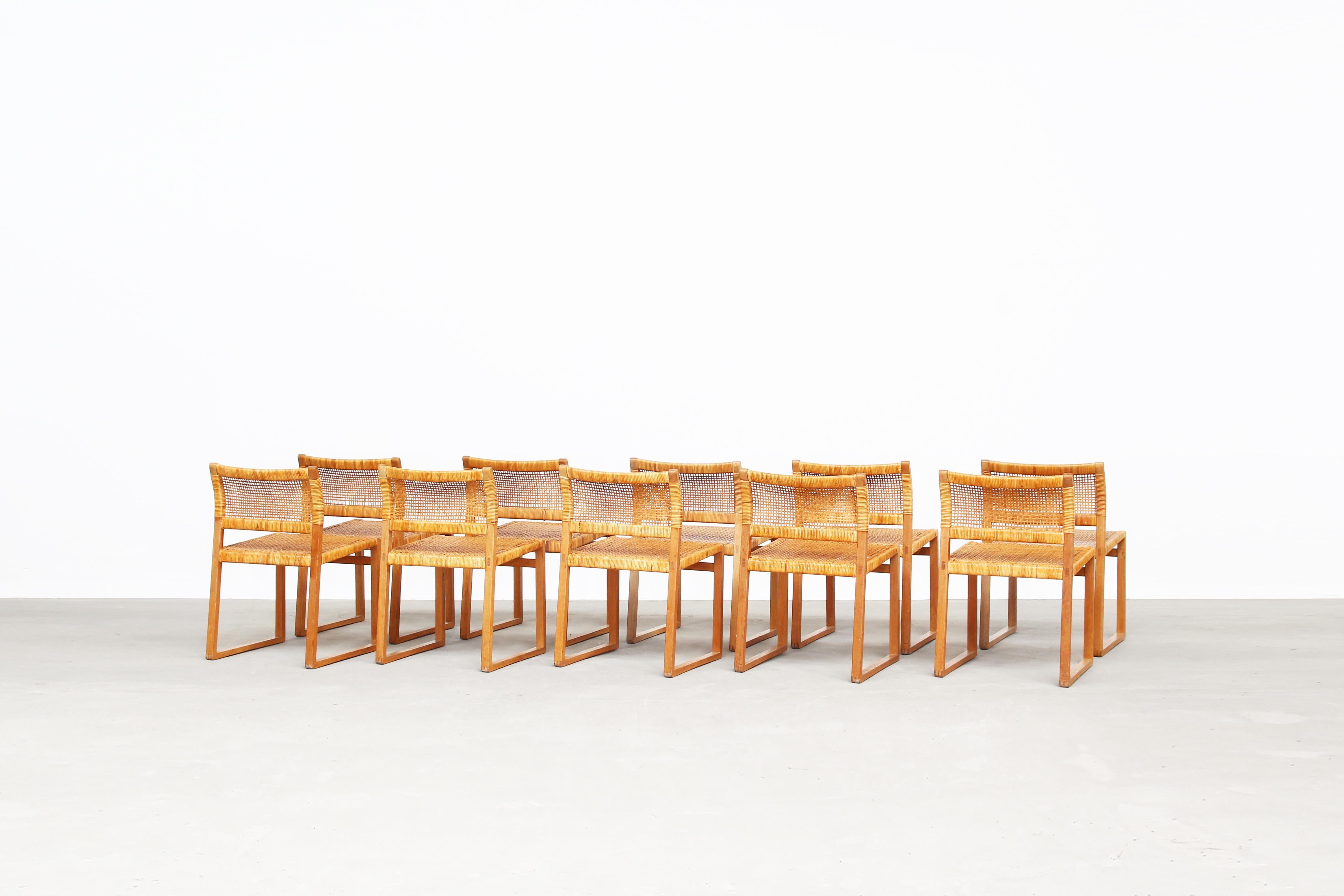 Set of 12 Danish Dining Chairs by Børge Mogensen for Fredericia in Oak, Denmark In Good Condition In Berlin, DE