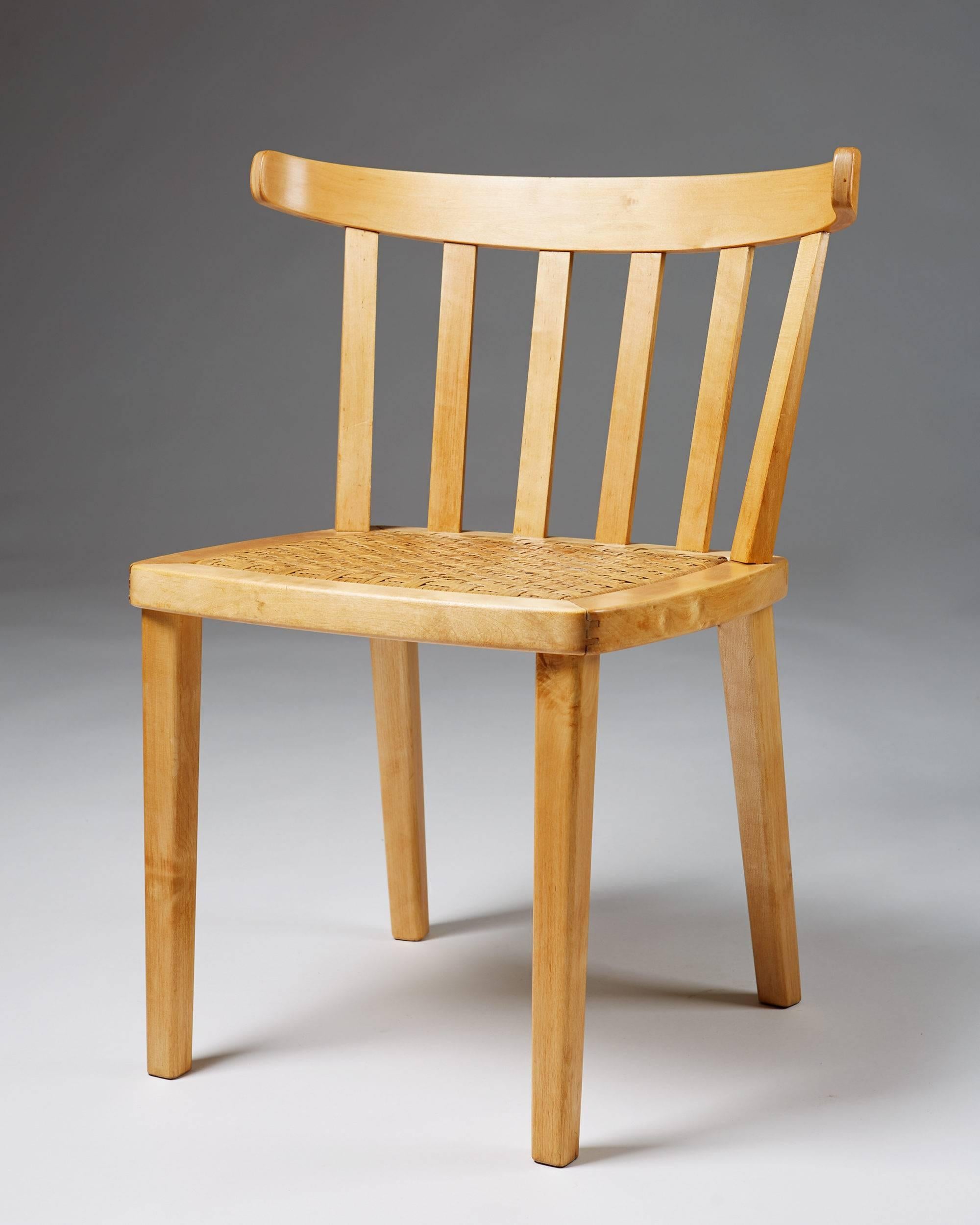 Satz von zehn Esszimmerstühlen, entworfen von Aino Aalto für Artek, Finnland, 1950er Jahre.
Birke und Schilfrohr.
Sehr seltenes Modell.

Maße: H 74 cm/ 29