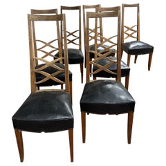 Un ensemble de dix chaises de salle à manger en chêne dans le style de Maxime old