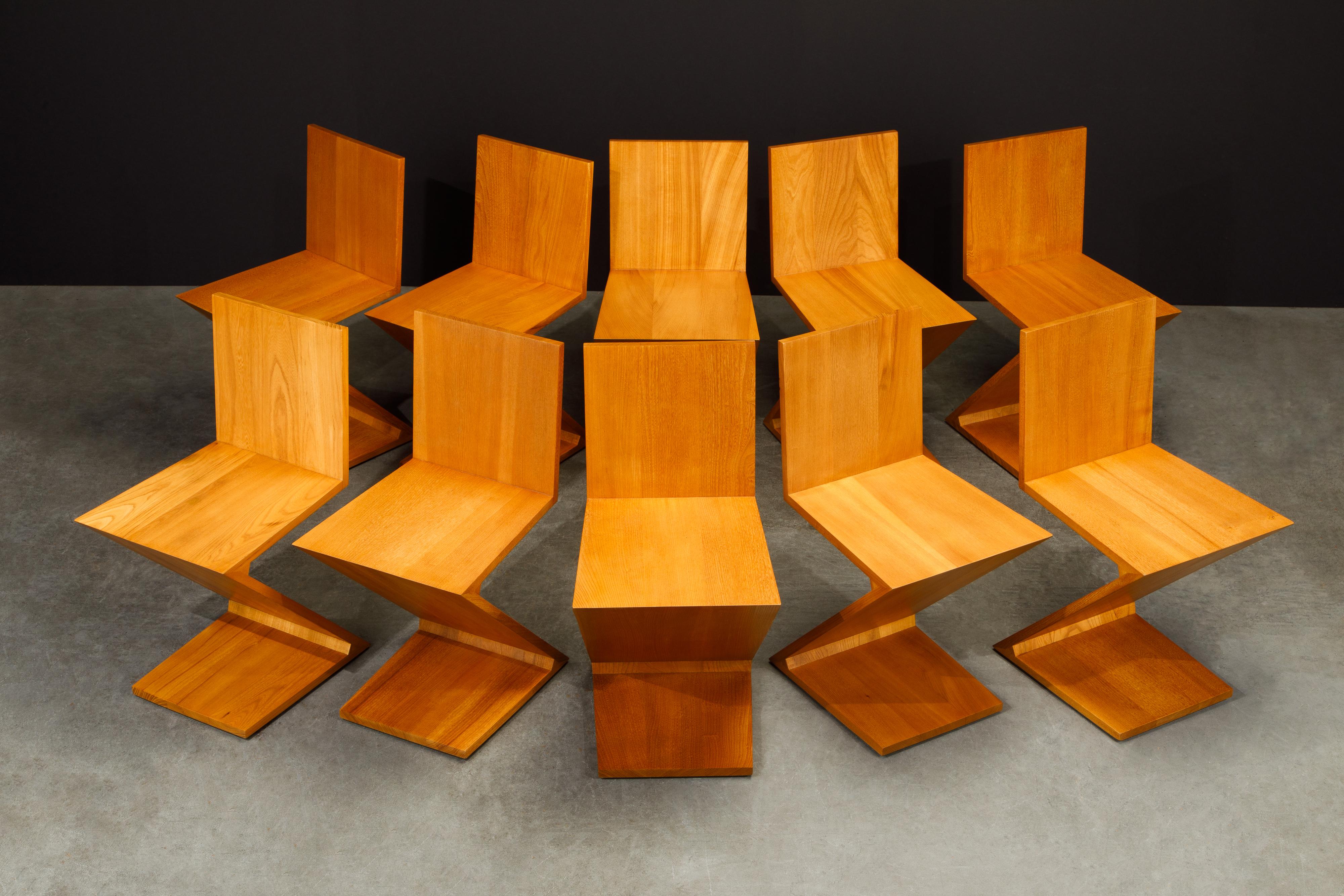 Bois Ensemble de dix chaises 'Zig Zag' de Gerrit Rietveld pour Cassina, 1973, signé en vente