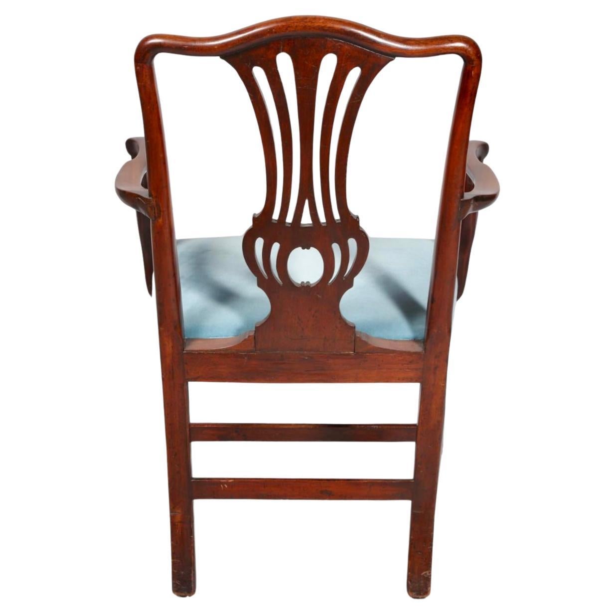 Set of Ten English Chippendale  Dining Chairs In Good Condition For Sale In Bradenton, FL