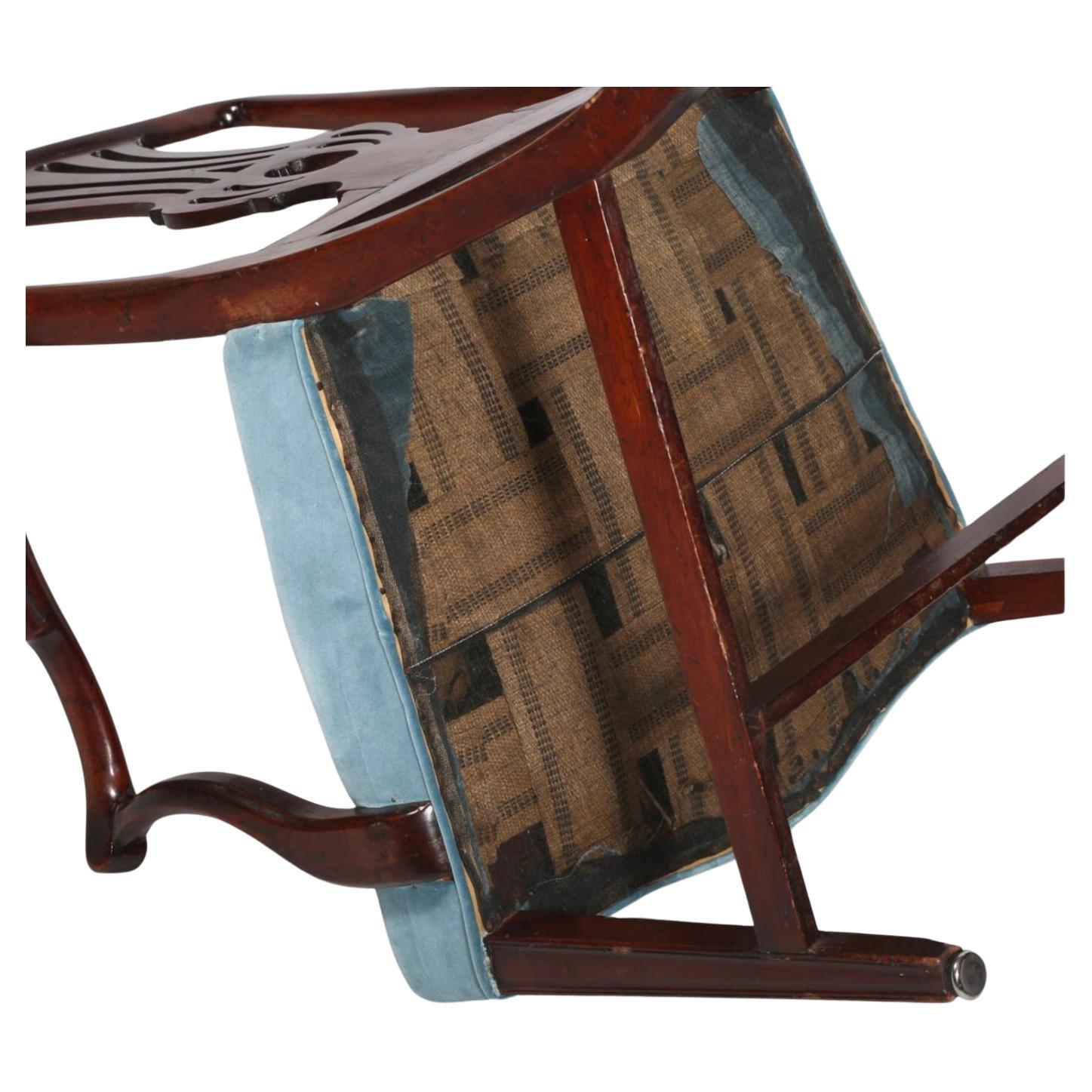 Set von zehn englischen Chippendale-Stücken  Esstischstühle (Textil) im Angebot