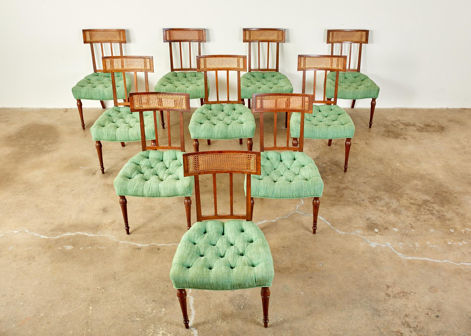Fait main Ensemble de dix chaises de salle à manger anglaises de style Régence en acajou à assise cannée