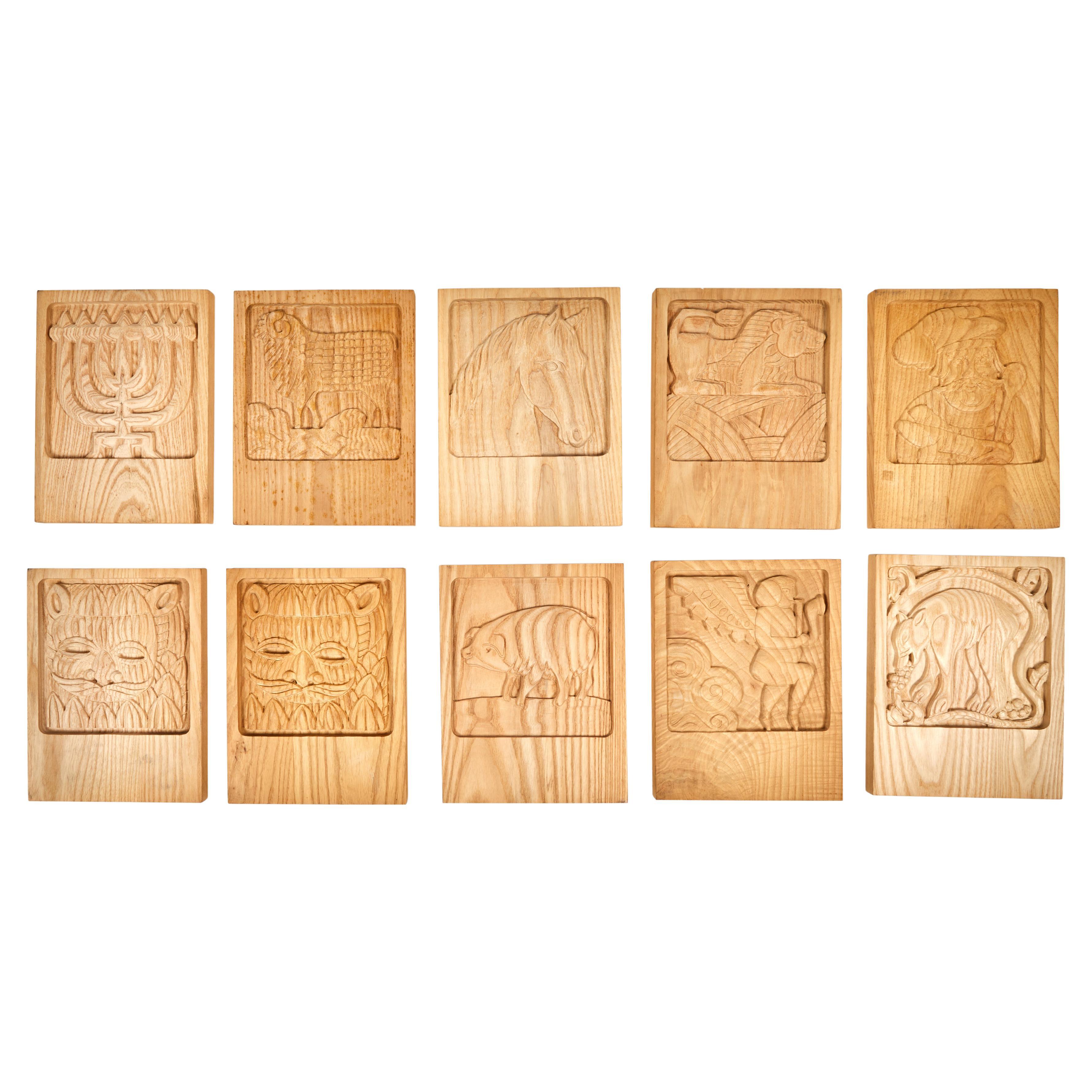 Set von zehn geschnitzten Eichenholztafeln von Evelyn Ackerman