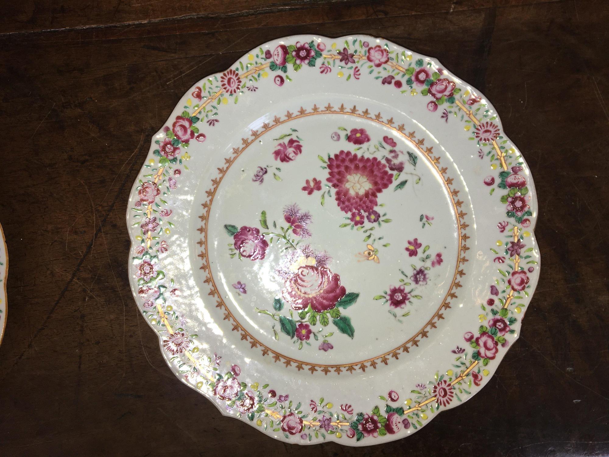 Set of Ten Famille Rose Chinese Export Plates, circa 1760 In Good Condition In Doylestown, PA