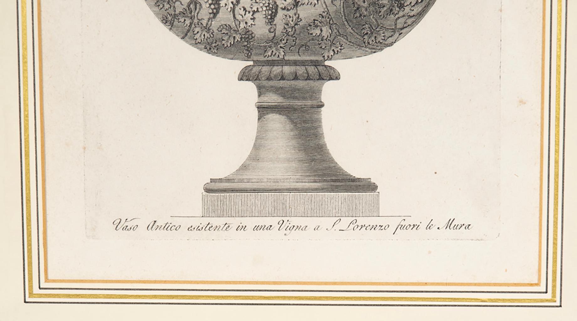 Ensemble de dix gravures encadrées de vases classiques par Carlo Antonini en vente 10