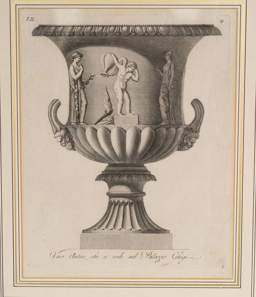 italien Ensemble de dix gravures encadrées de vases classiques par Carlo Antonini en vente