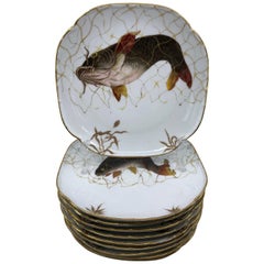 Ensemble de dix assiettes et plateaux à poisson du mouvement esthétique français de Limoges