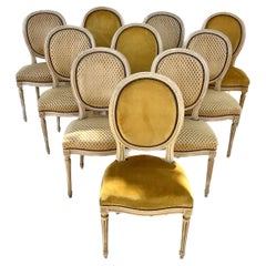 Ensemble de dix chaises de salle à manger peintes de style Louis XVI