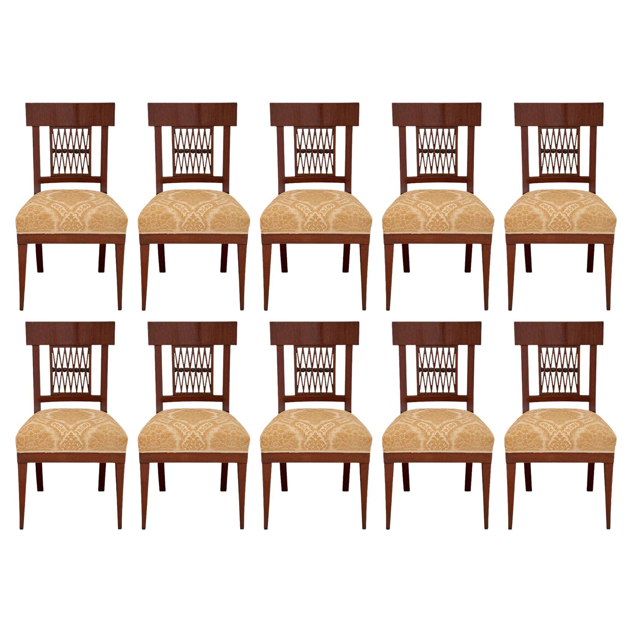 Ensemble de dix chaises de salle à manger de style Directoire en acajou français