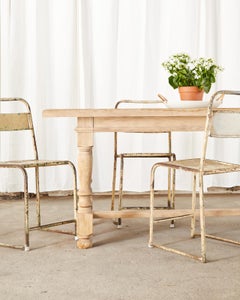 Set di dieci sedie da caffè bistrot francesi impilabili in metallo