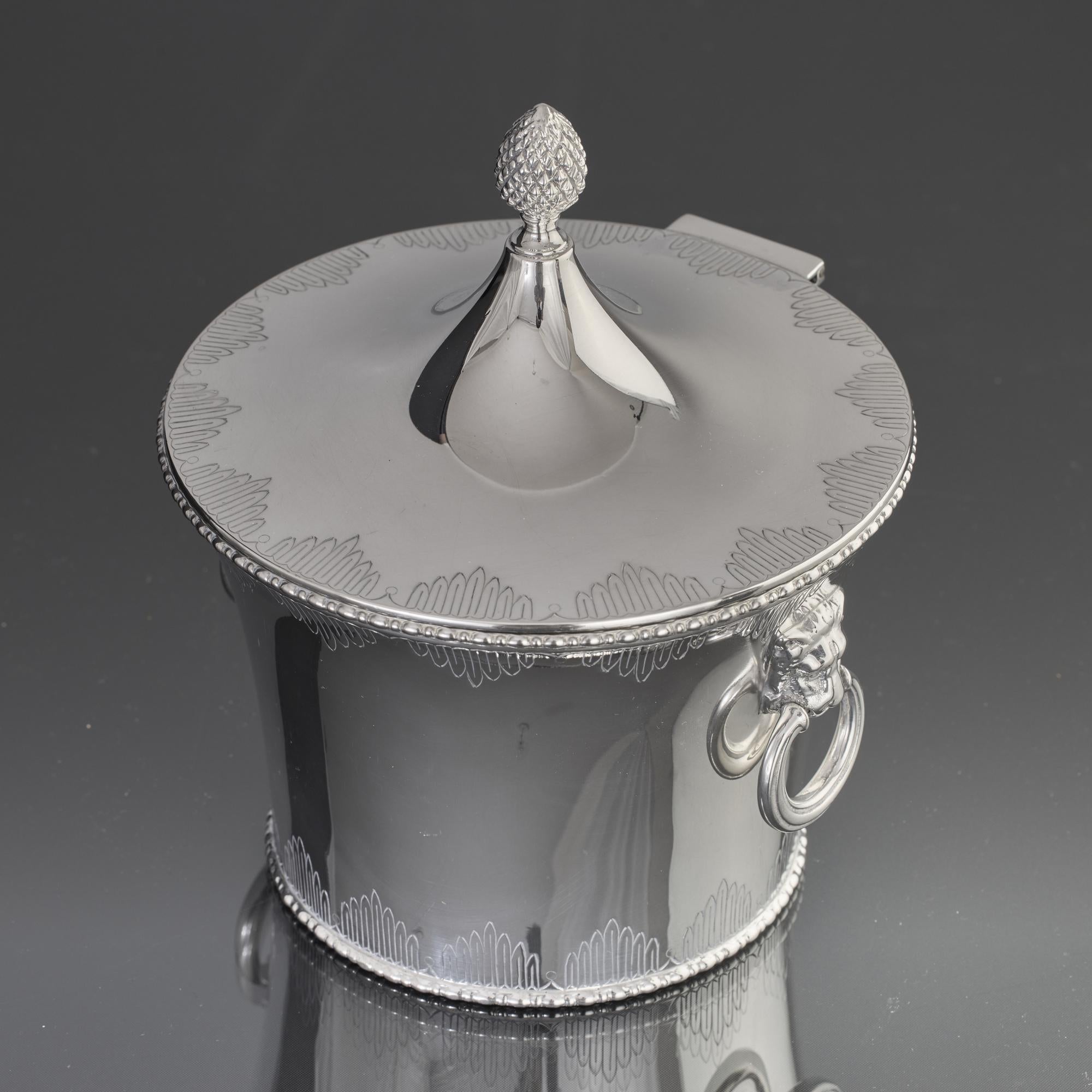 Silver biscuit box In Good Condition For Sale In London, GB