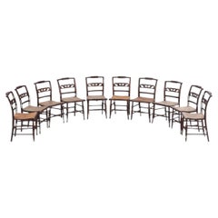 Set aus zehn ebonisierten Hitchcock-Esszimmerstühlen mit Leiterlehne und Binsensitzen, 19. Jh.