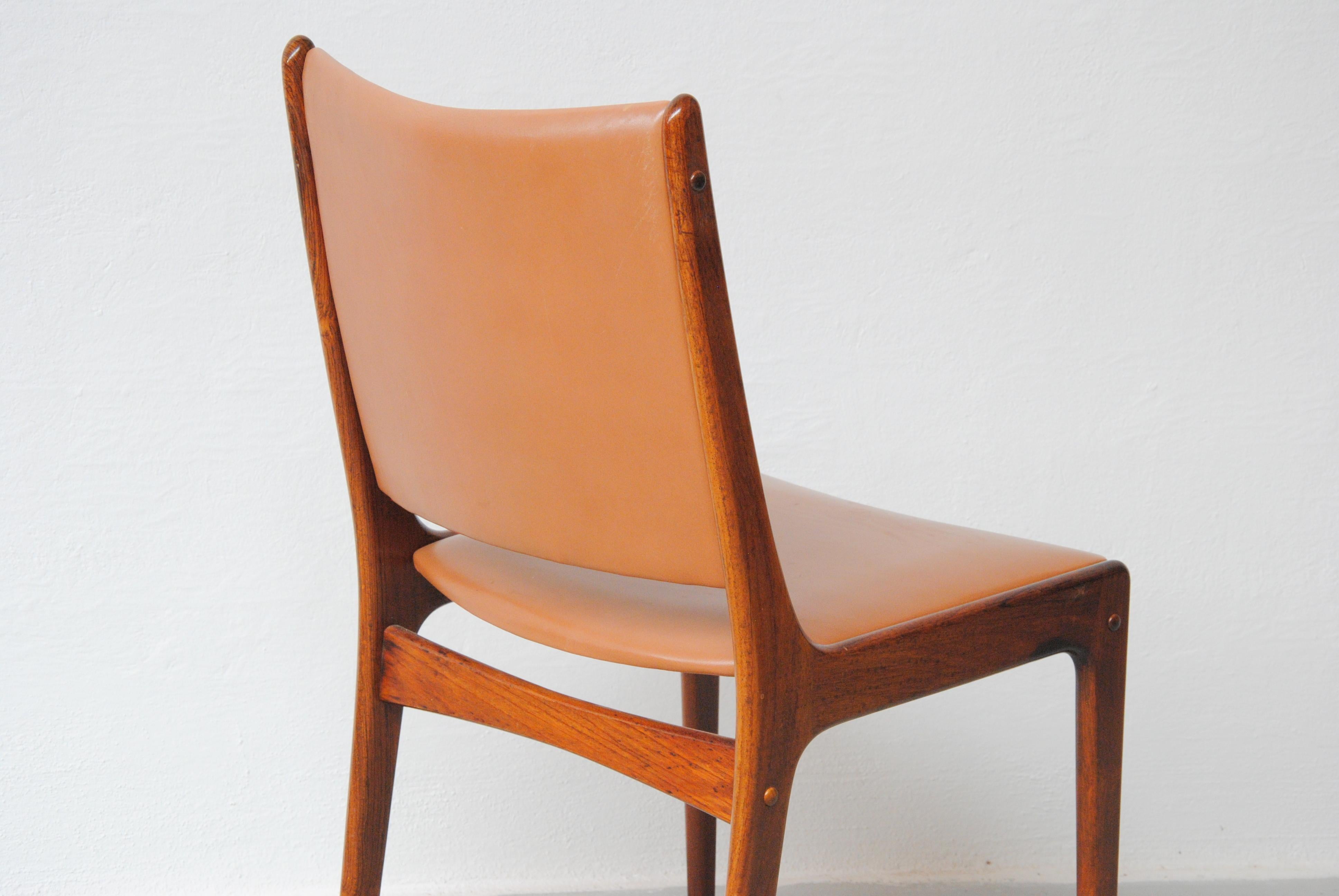 Dix chaises de salle à manger restaurées Johannes Andersen en bois de rose, tapisserie personnalisée incluse Bon état - En vente à Knebel, DK