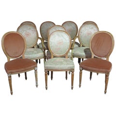 Ensemble de dix chaises à manger de style Louis XVI de Karges