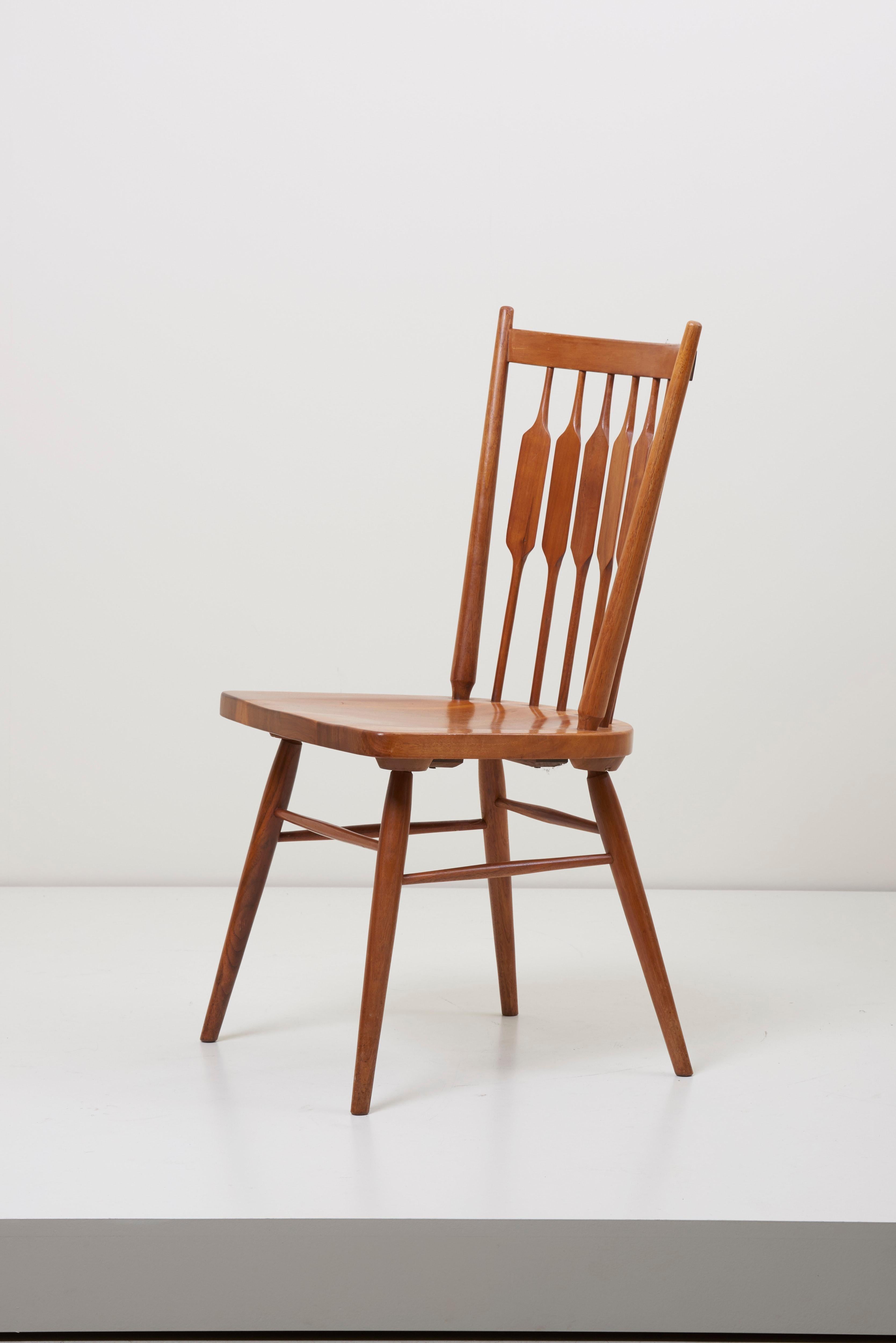 Satz von zehn Kipp Stewart für Drexel „Centennial“-Stühlen (Walnuss) im Angebot