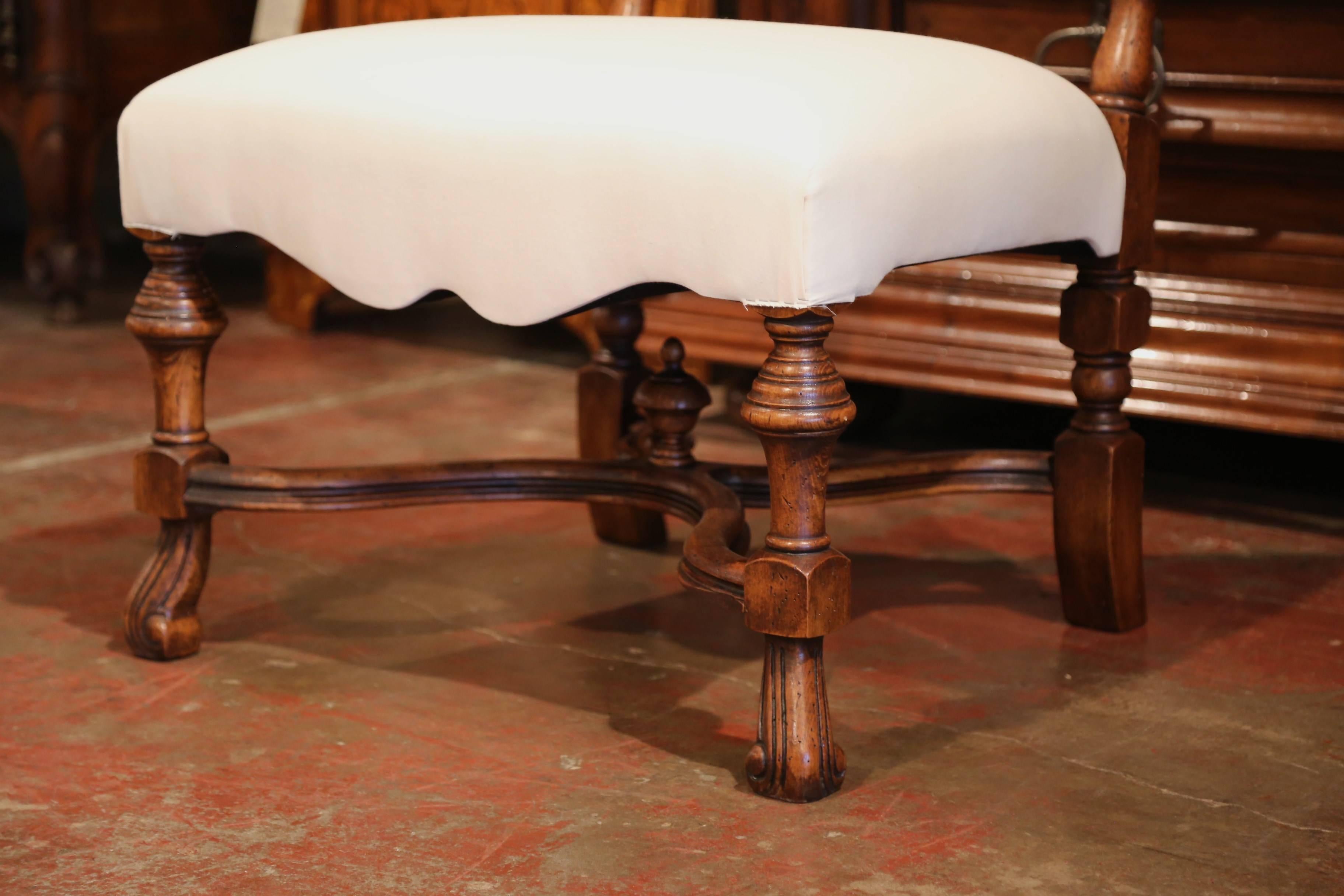 French Louis XIII Carved Walnut Dining Chairs with Muslin Upholstery, Set of 10 In Excellent Condition In Dallas, TX