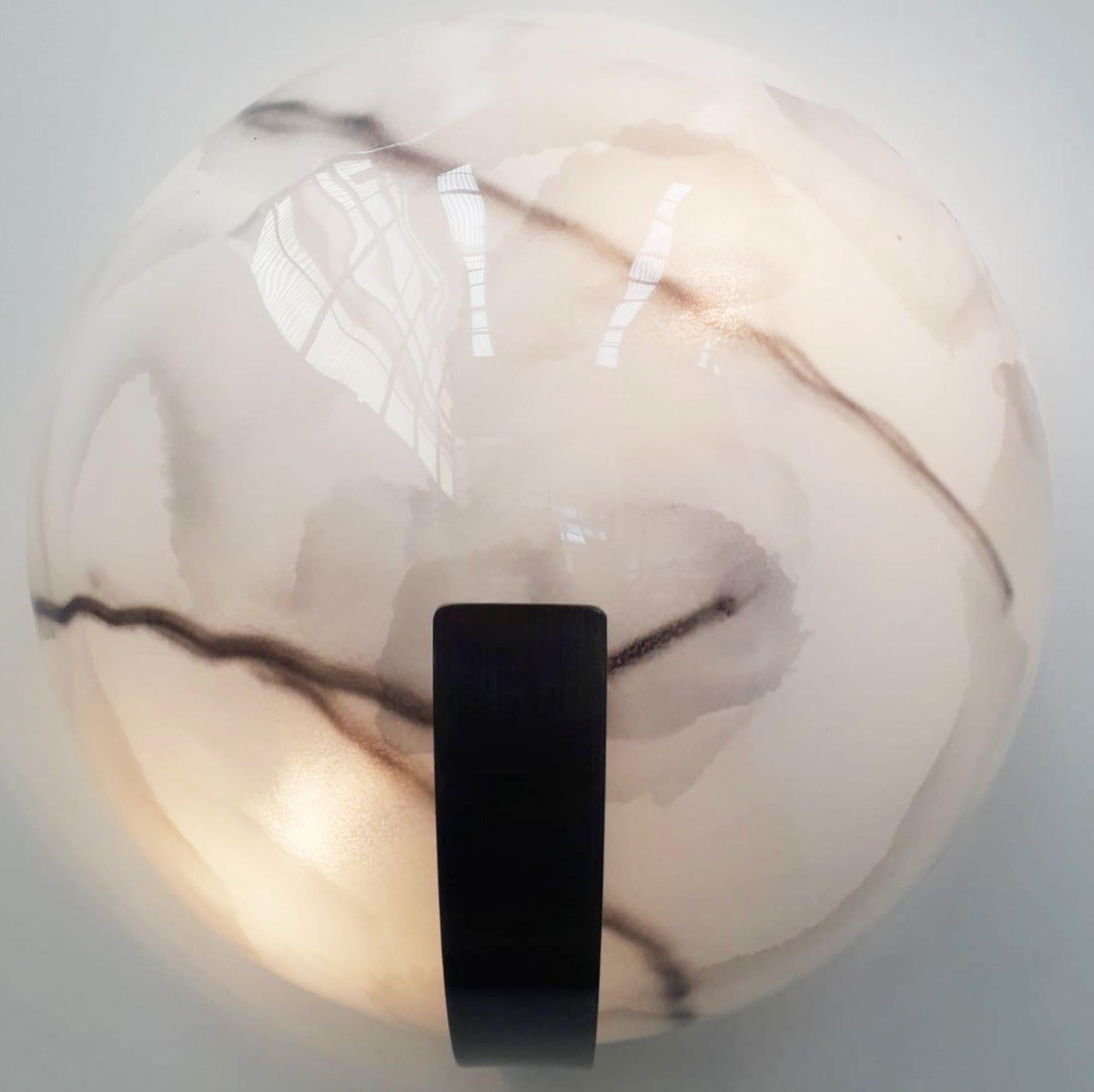 Satz von zehn marmorierten Murano-Glas-Halbmond-Kerzen. Italien, 1970er Jahre. im Zustand „Hervorragend“ im Angebot in Los Angeles, CA