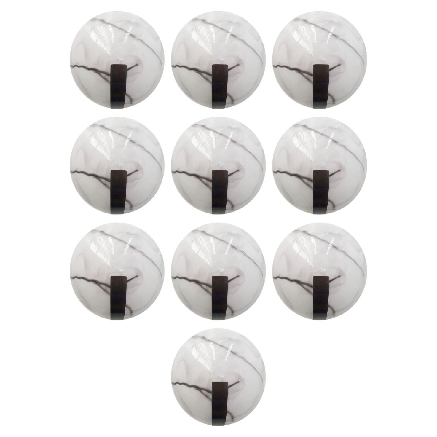 Set di dieci mezzelune in vetro di Murano marmorizzato. Italia, anni
70.