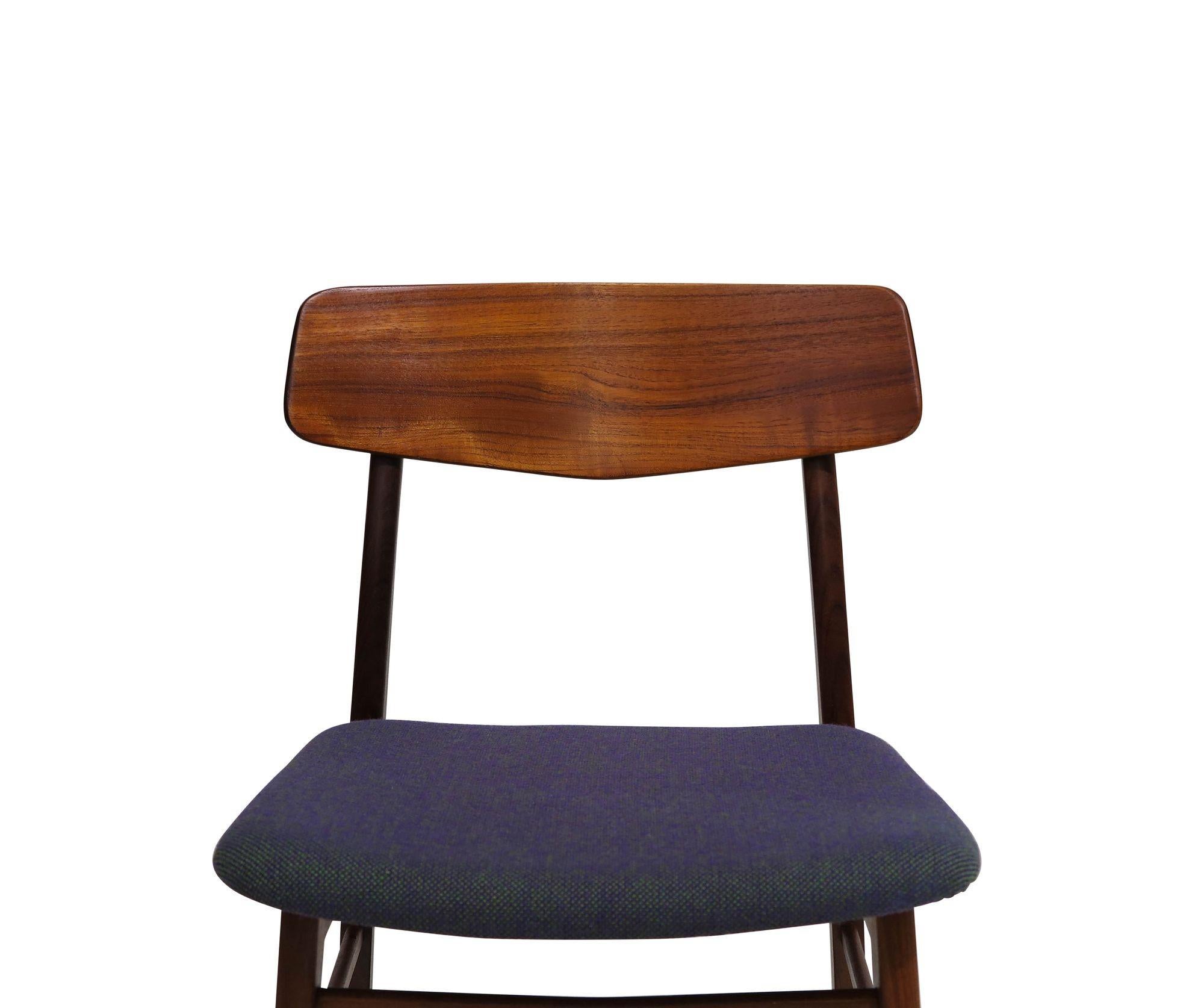 Scandinavian Modern Set of Ten Mid-century Danish Teak Dining Chairs in Purple Wool Textile For Sale