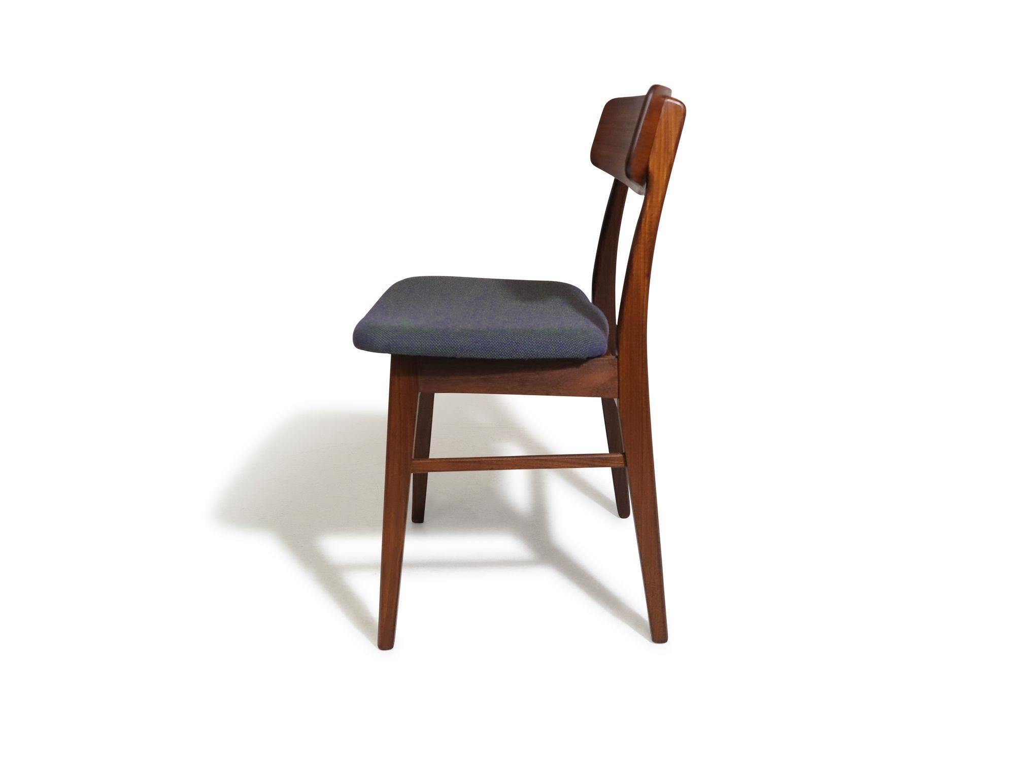 Set of Ten Mid-century Danish Teak Dining Chairs in Purple Wool Textile In Excellent Condition For Sale In Oakland, CA