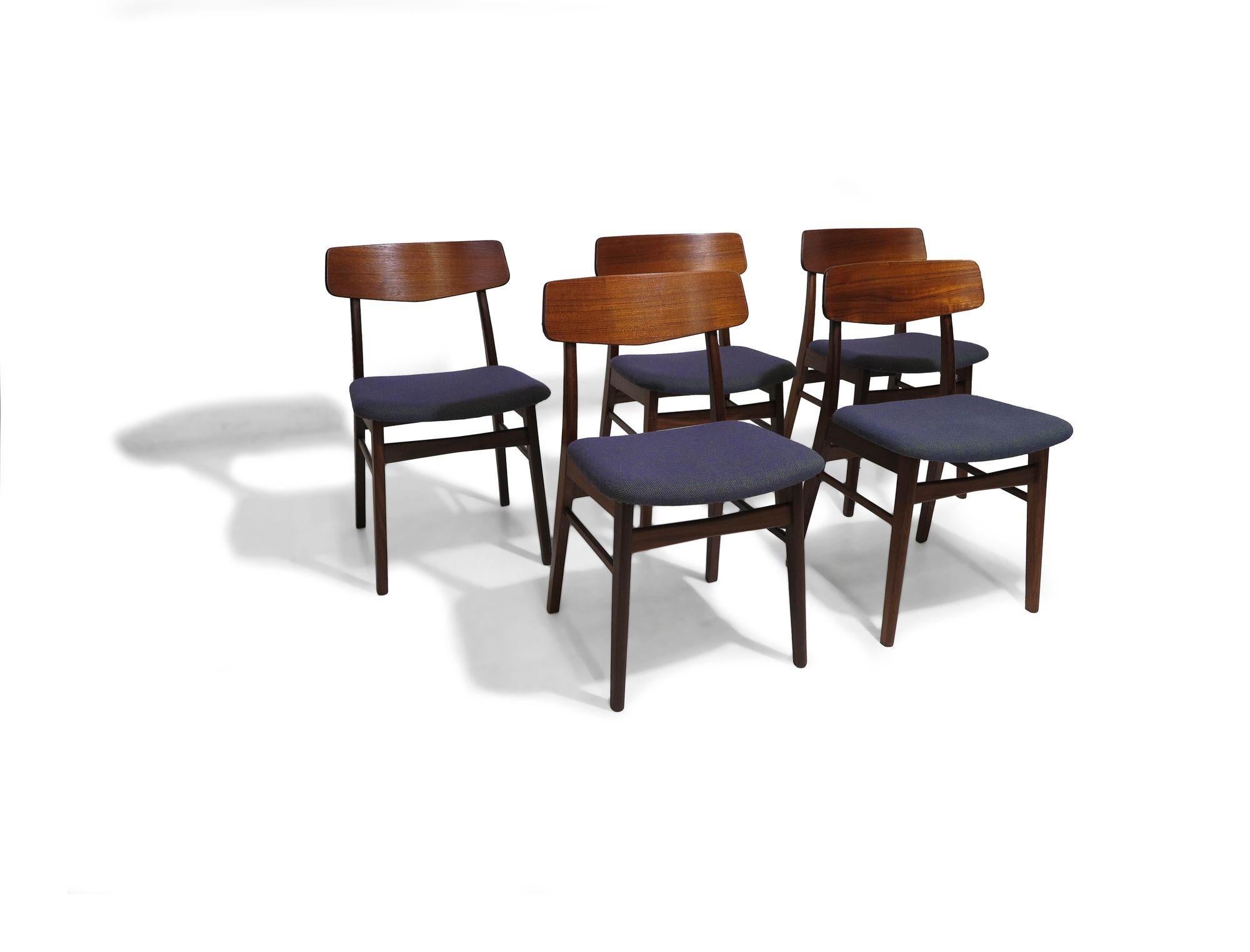 20th Century Set of Ten Mid-century Danish Teak Dining Chairs in Purple Wool Textile For Sale