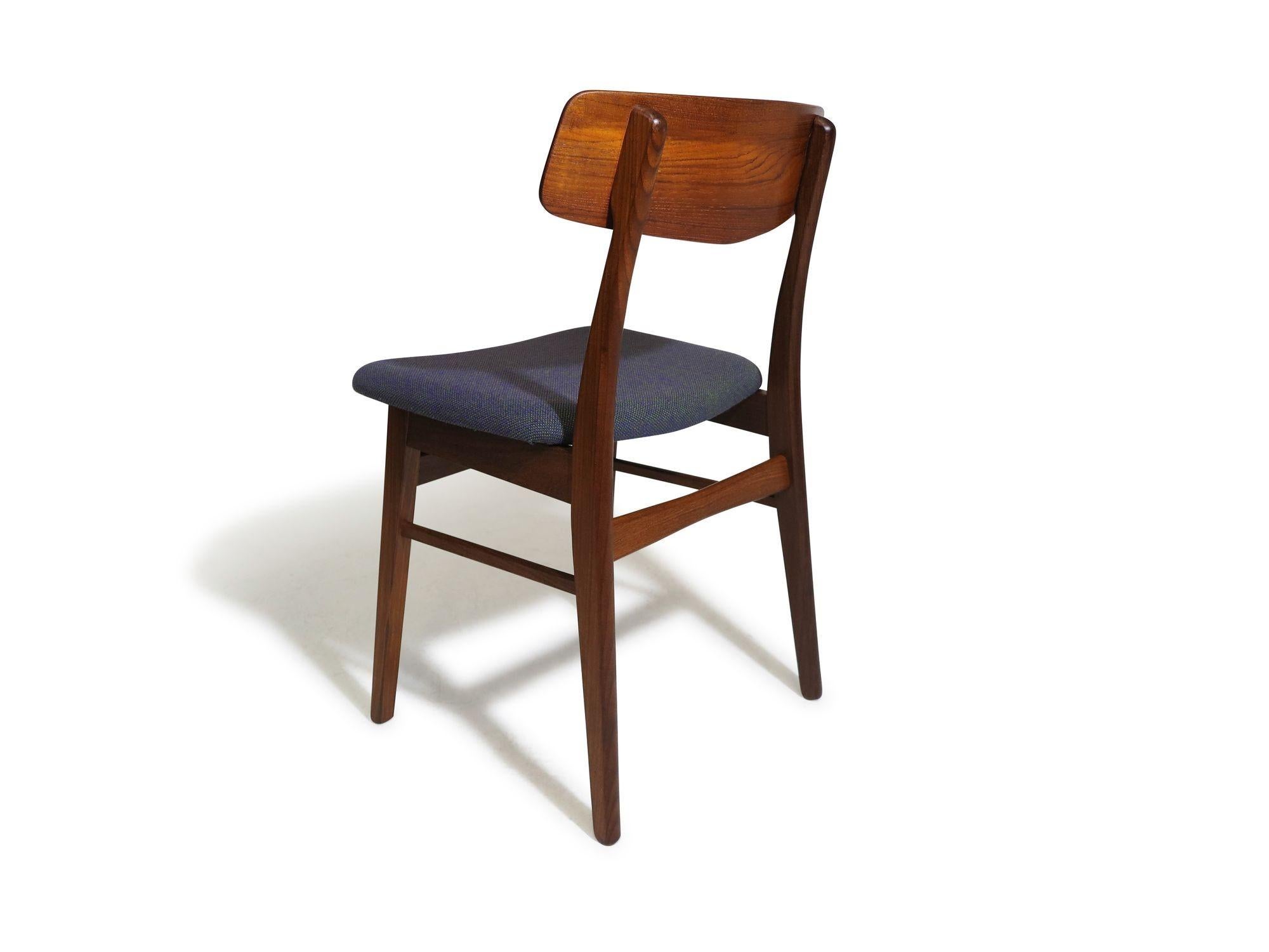 Fabric Set of Ten Mid-century Danish Teak Dining Chairs in Purple Wool Textile For Sale