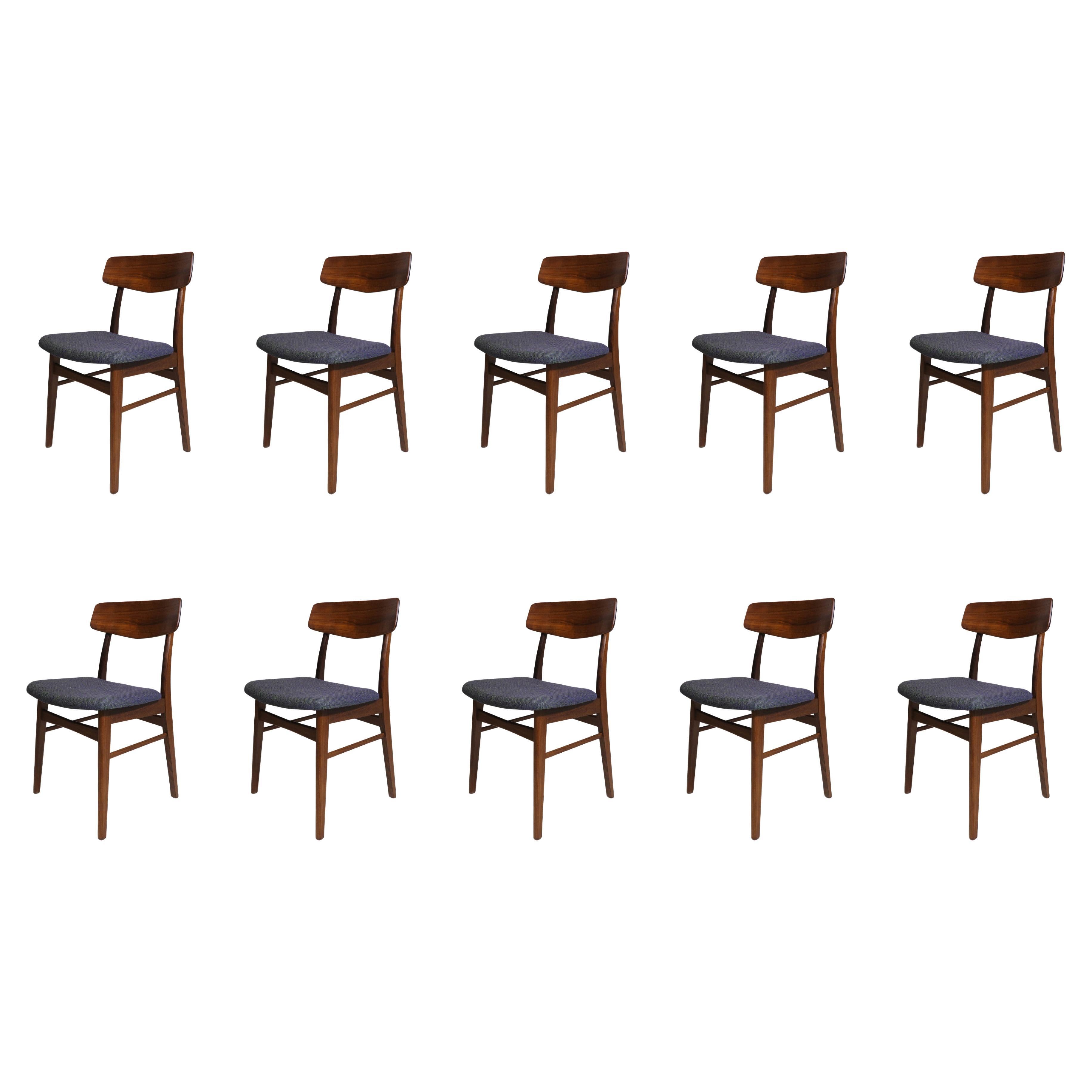 Satz von zehn dänischen Teakholz-Esszimmerstühlen aus der Mitte des Jahrhunderts in lila Wolltextil im Angebot
