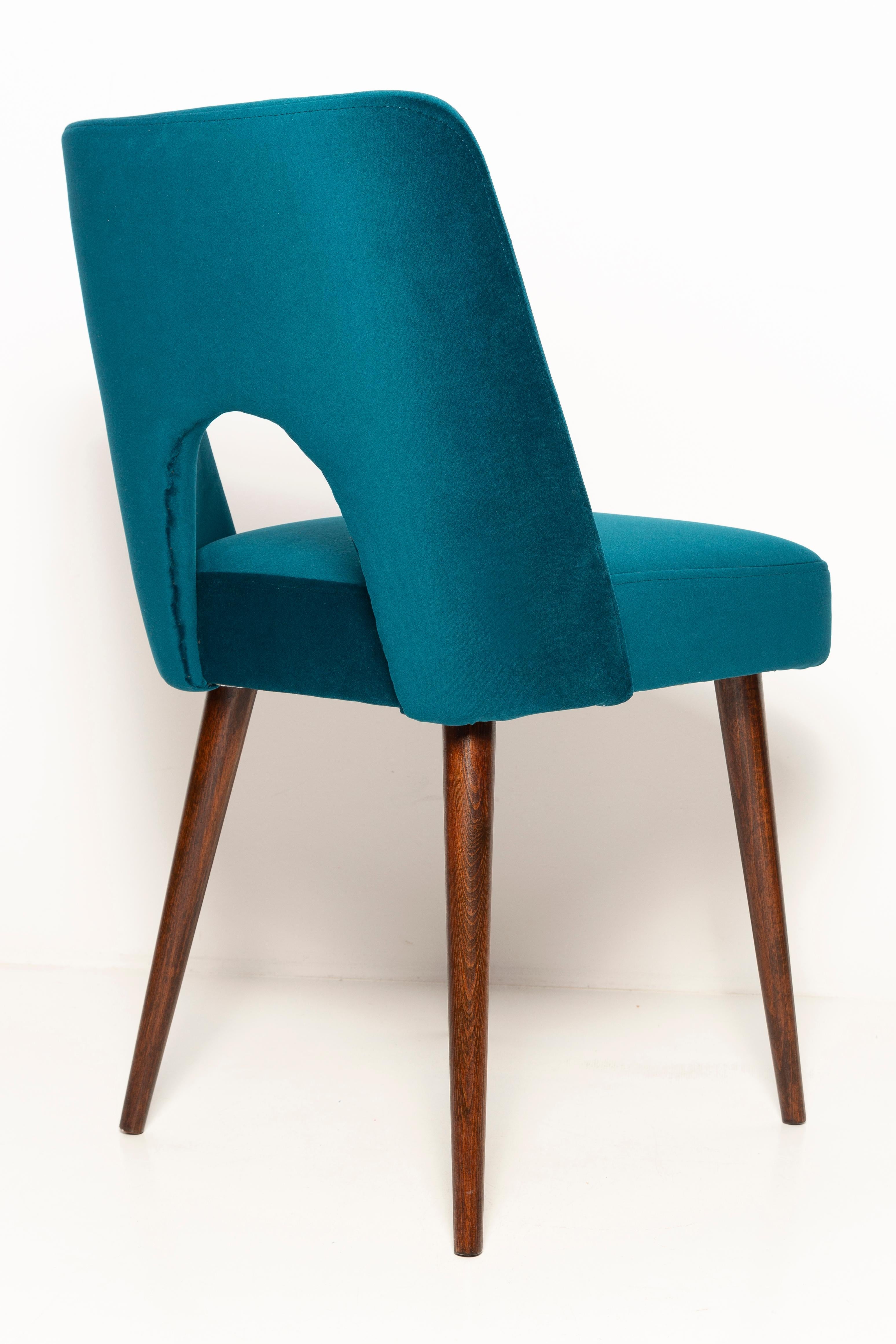 Set of Ten Mid Century Emerald Green Velvet 'Shell' Chairs, Europe, 1960s In Excellent Condition For Sale In 05-080 Hornowek, PL