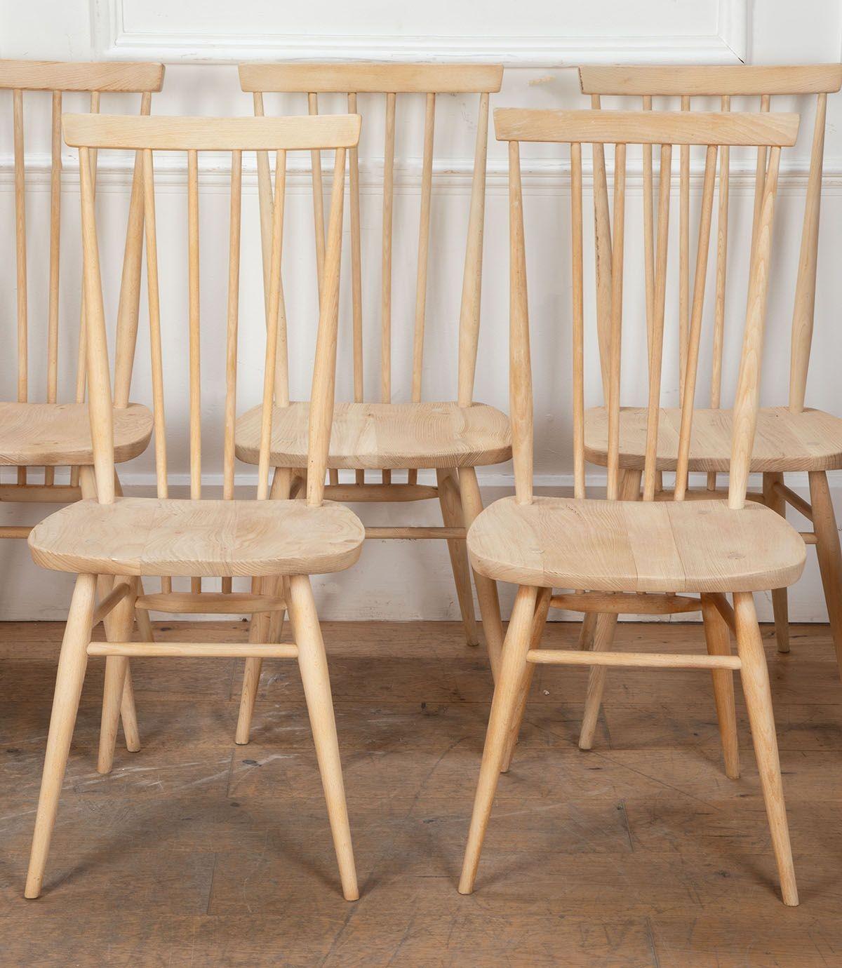 Set di dieci sedie da pranzo Ercol 608 di metà secolo in olmo sbiancato in vendita 2