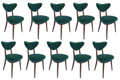 Set di dieci sedie a forma di cuore del Medioevo, in velluto di cotone verde di Dedar, Europa, anni '60
