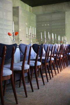 Set di dieci sedie a cuore di metà secolo in denim medio e blu scuro, Europa, anni '60