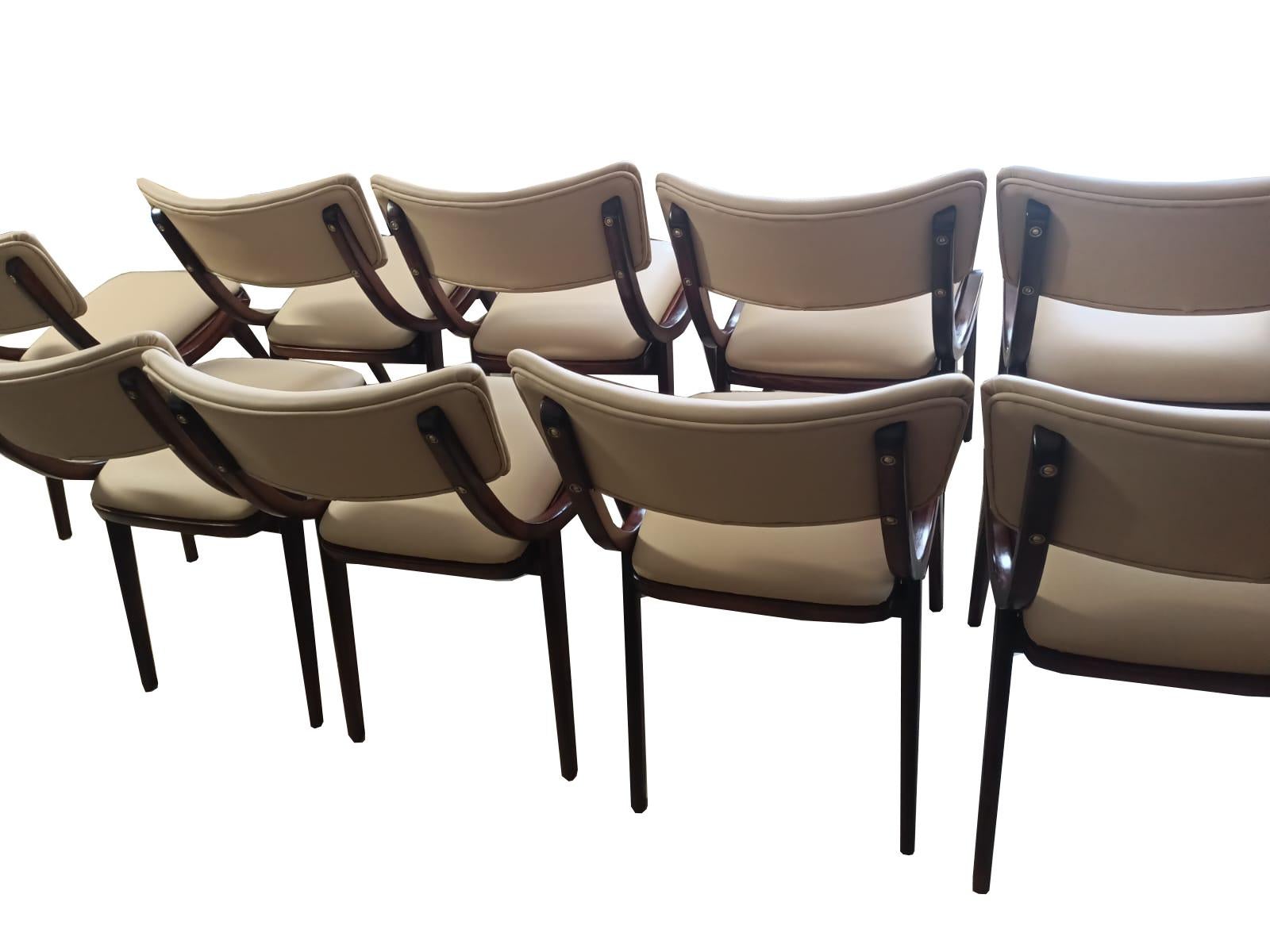 The “Bumerang Chair” is a characteristic piece of furniture from the Polish People’s Republic (PRL) era. Its name comes from the distinctive shape of the backrest, resembling a boomerang. The chair was often made from wood or wood-like materials,