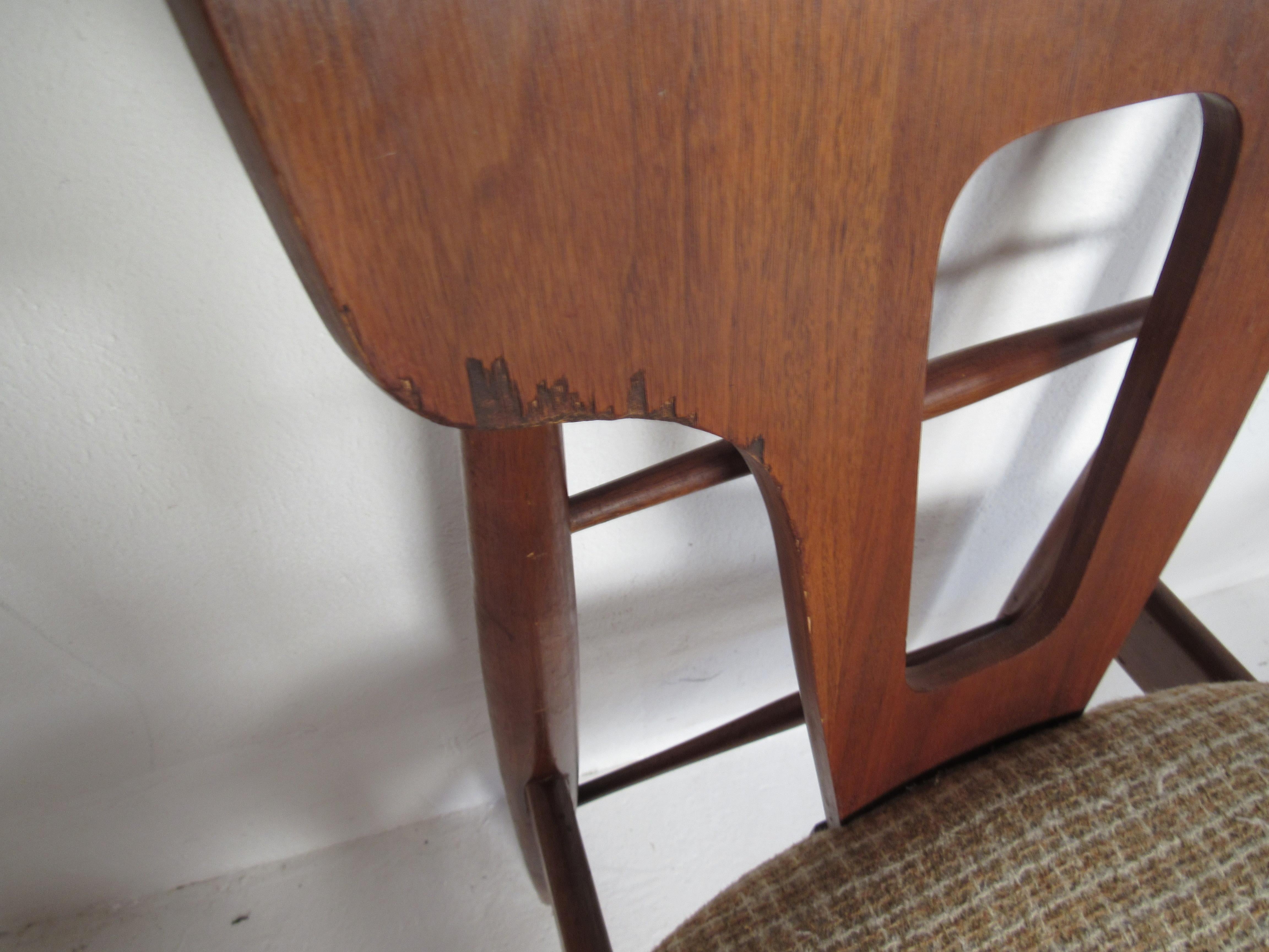 Set of Ten Mid-Century Modern Walnut Dining Chairs For Sale 1