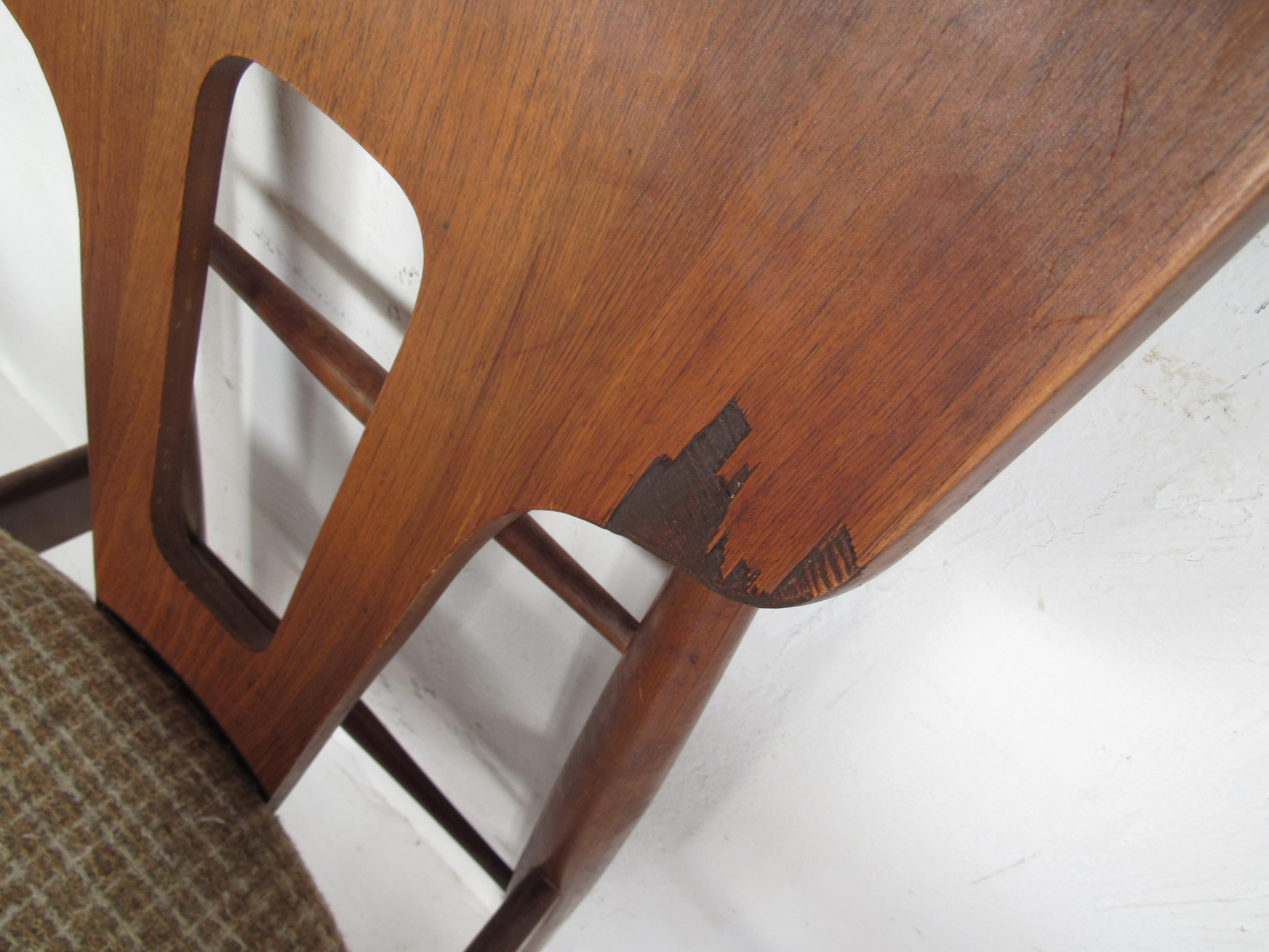 Set of Ten Mid-Century Modern Walnut Dining Chairs For Sale 2